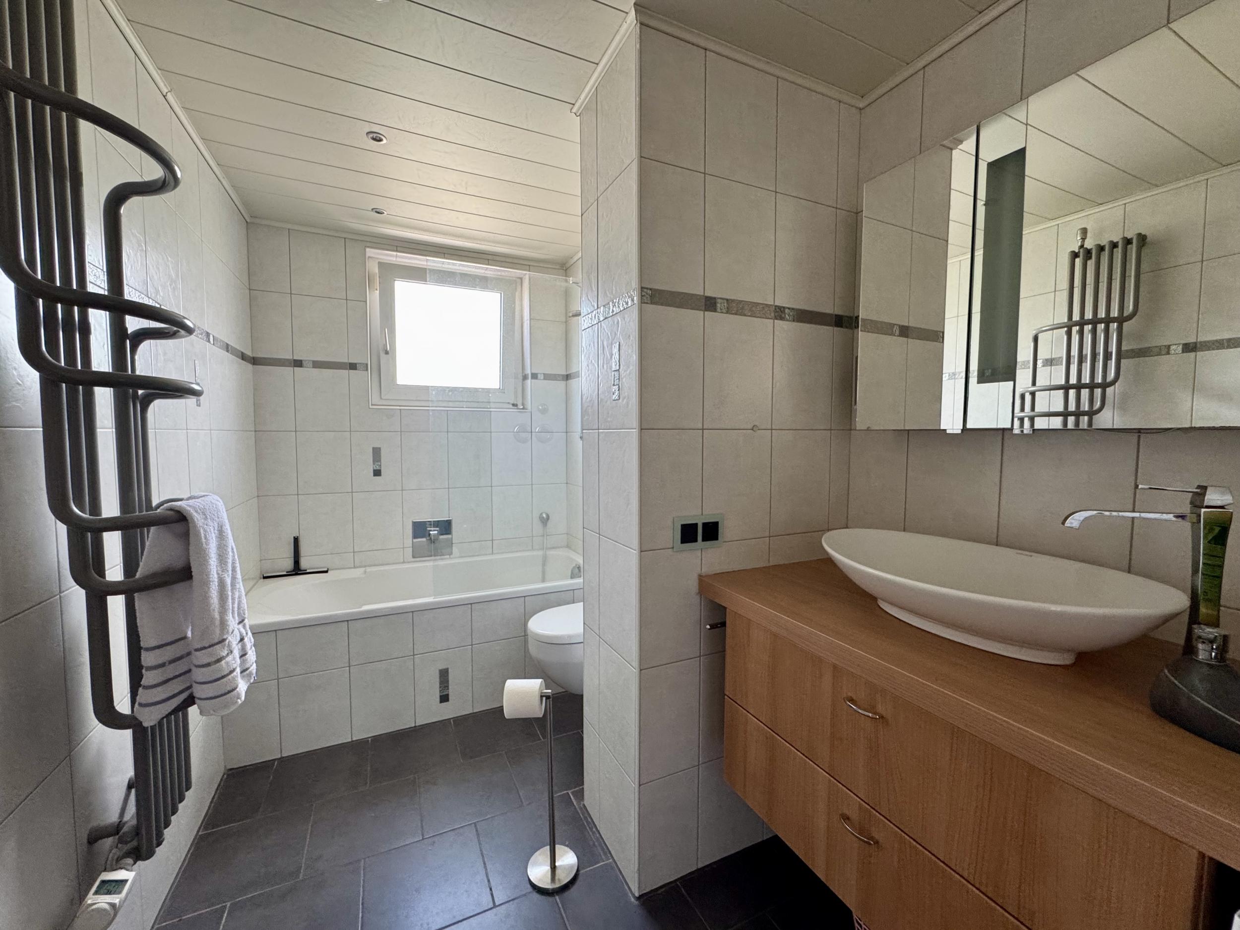 Eckernfeld - Gepflegte 3-Zimmerwohnung in Top-Lage - Badezimmer