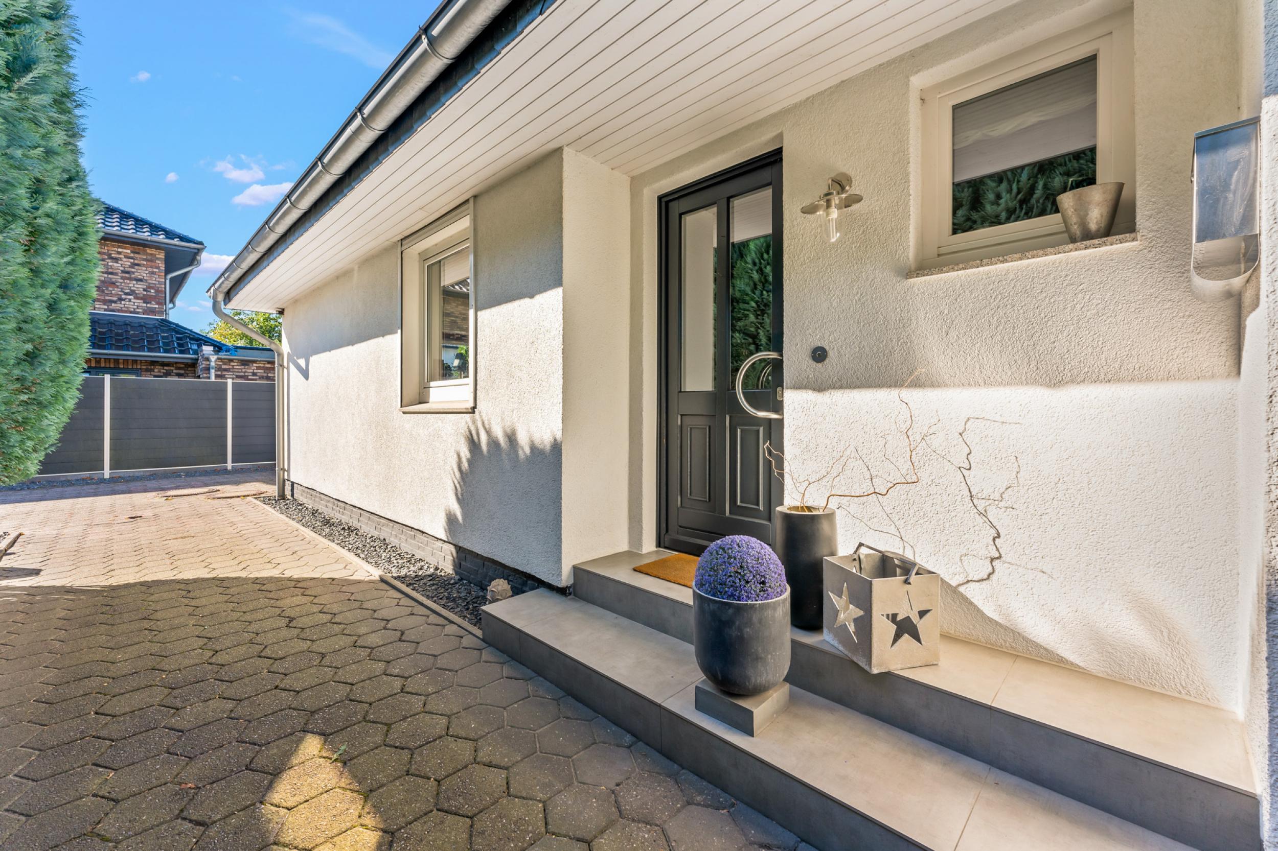 Leherheide - Modernes Einfamilienhaus in begehrter Lage - Frontansicht