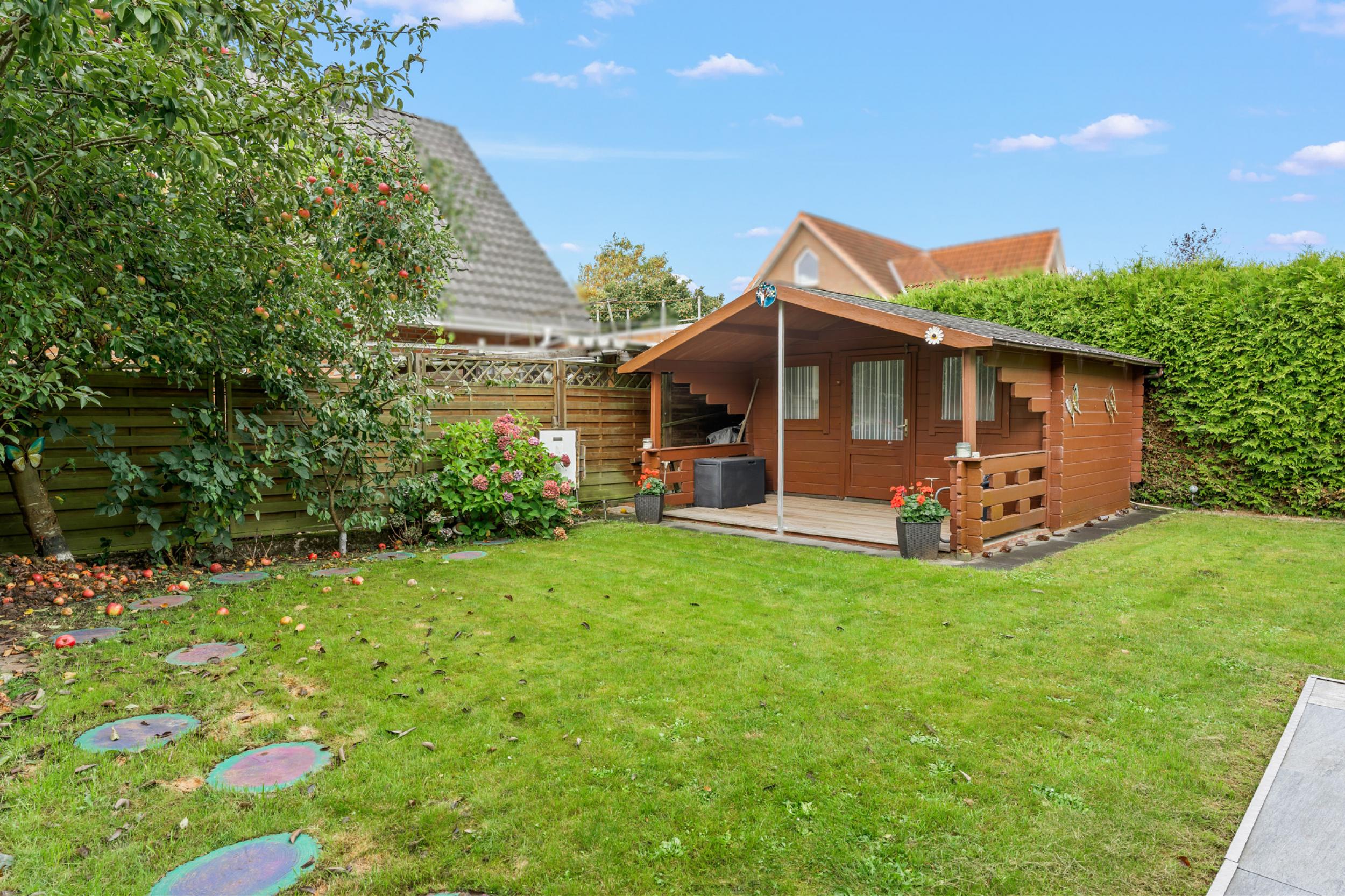 Surheide - Ein- bis Zweifamilienhaus in attraktiver Lage - Gartenhaus