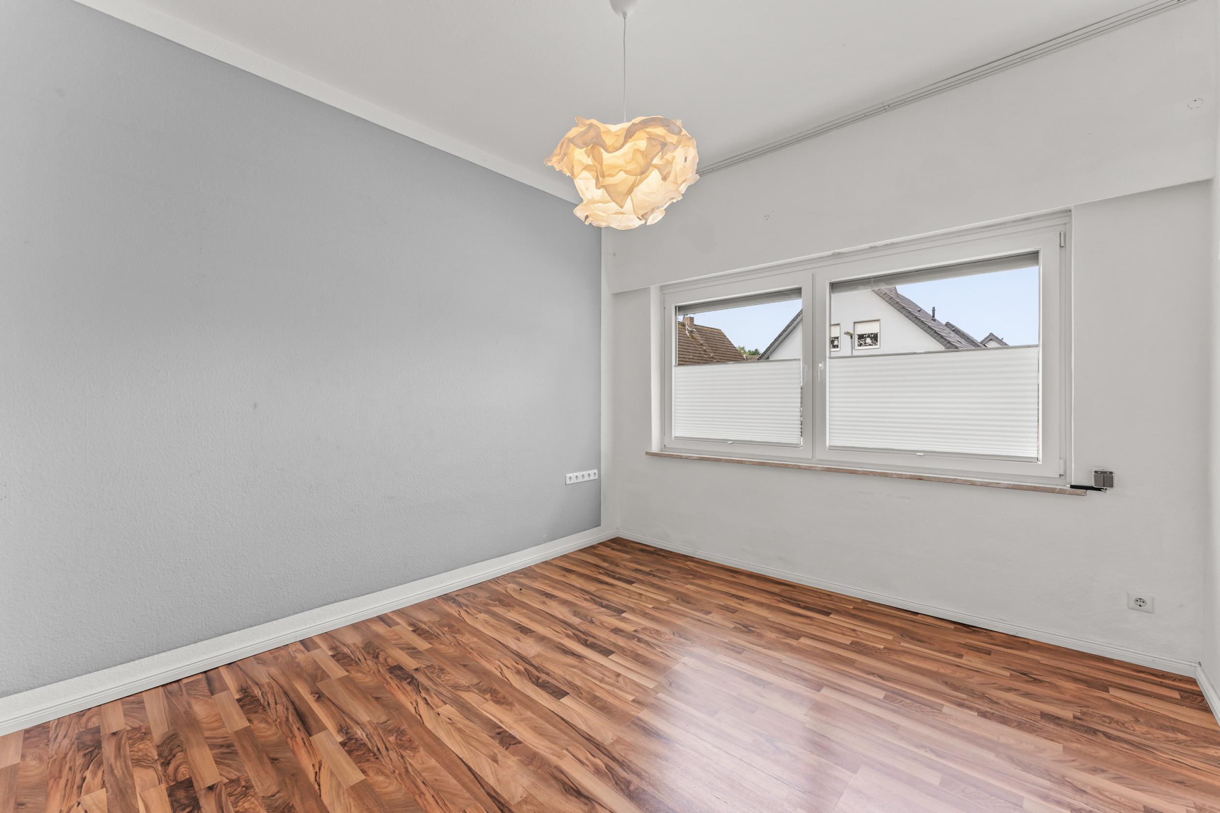 Schiffdorf - Modernisiertes Einfamilienhaus mit zusätzlichem Bauland - Schlafzimmer Dachgeschoss