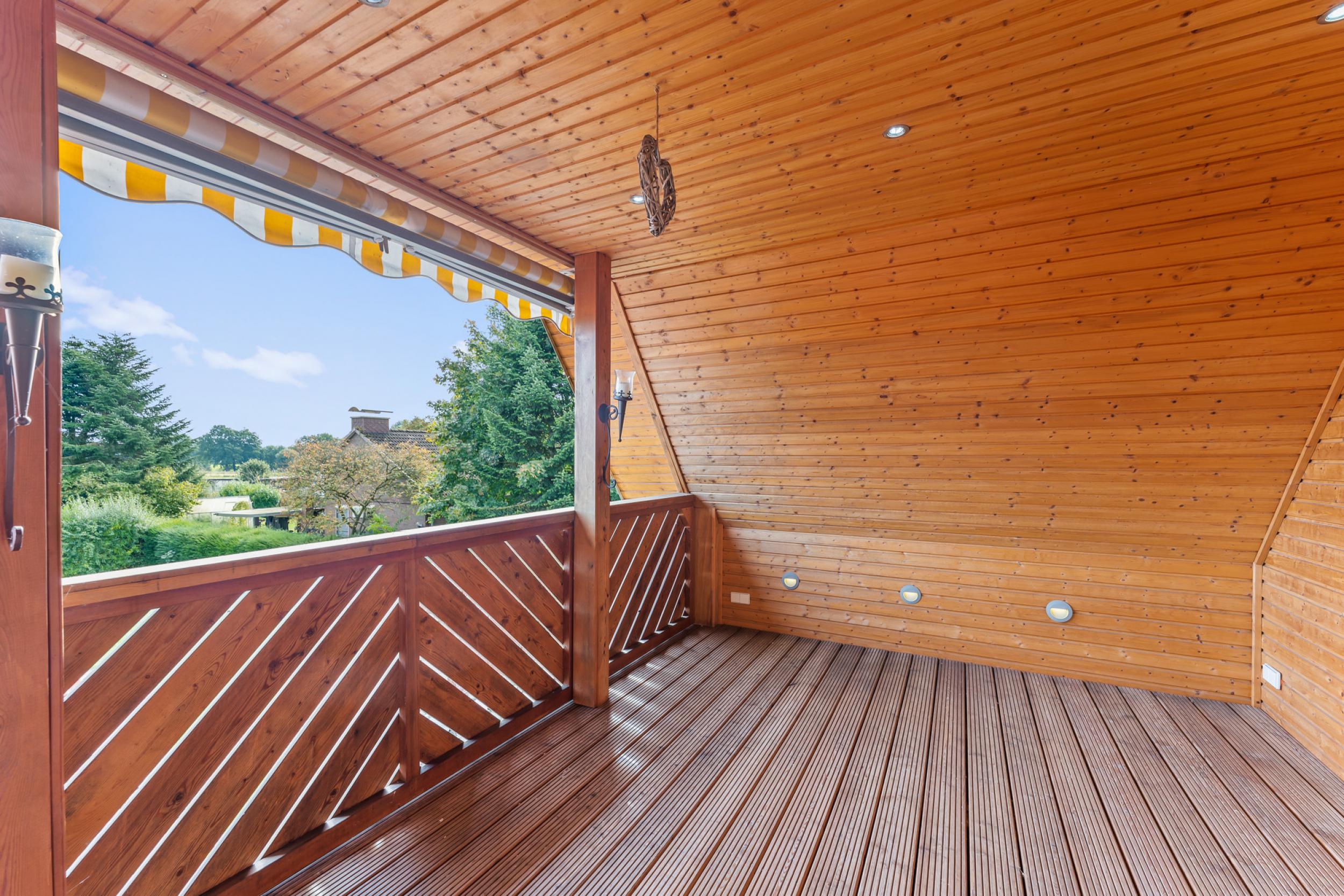 Schiffdorf - Modernisiertes Einfamilienhaus mit zusätzlichem Bauland - Loggia