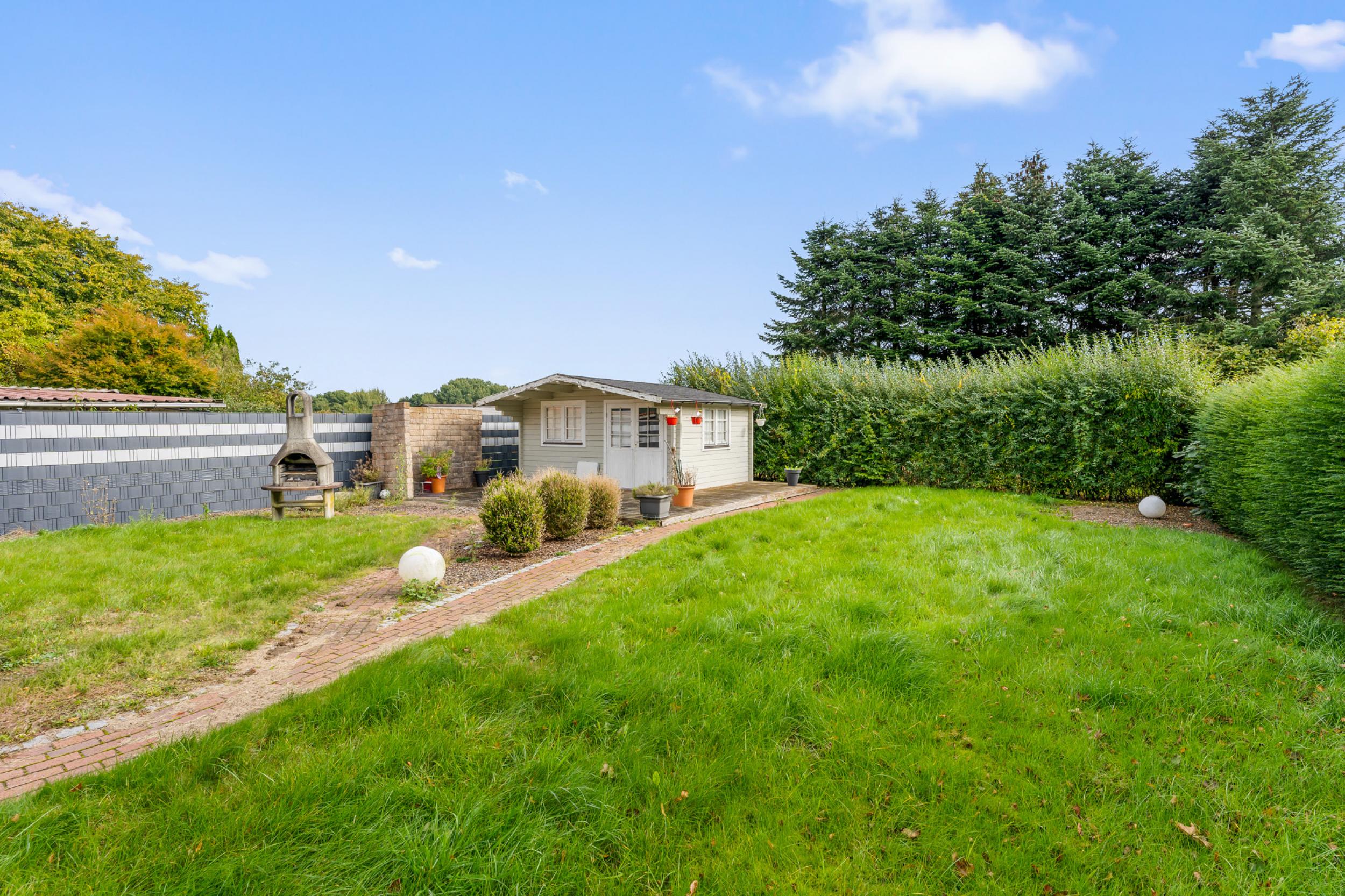 Schiffdorf - Modernisiertes Einfamilienhaus mit zusätzlichem Bauland - Garten
