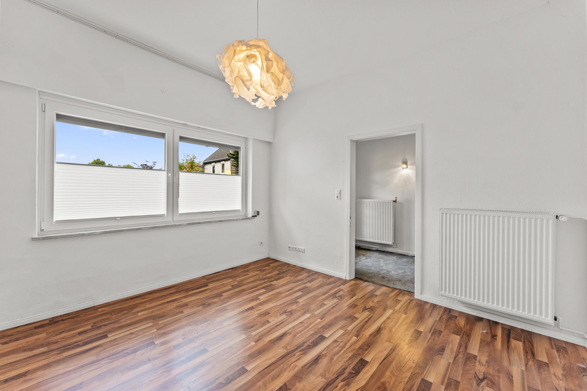 Schiffdorf - Modernisiertes Einfamilienhaus mit zusätzlichem Bauland - Schlafzimmer Dachgeschoss