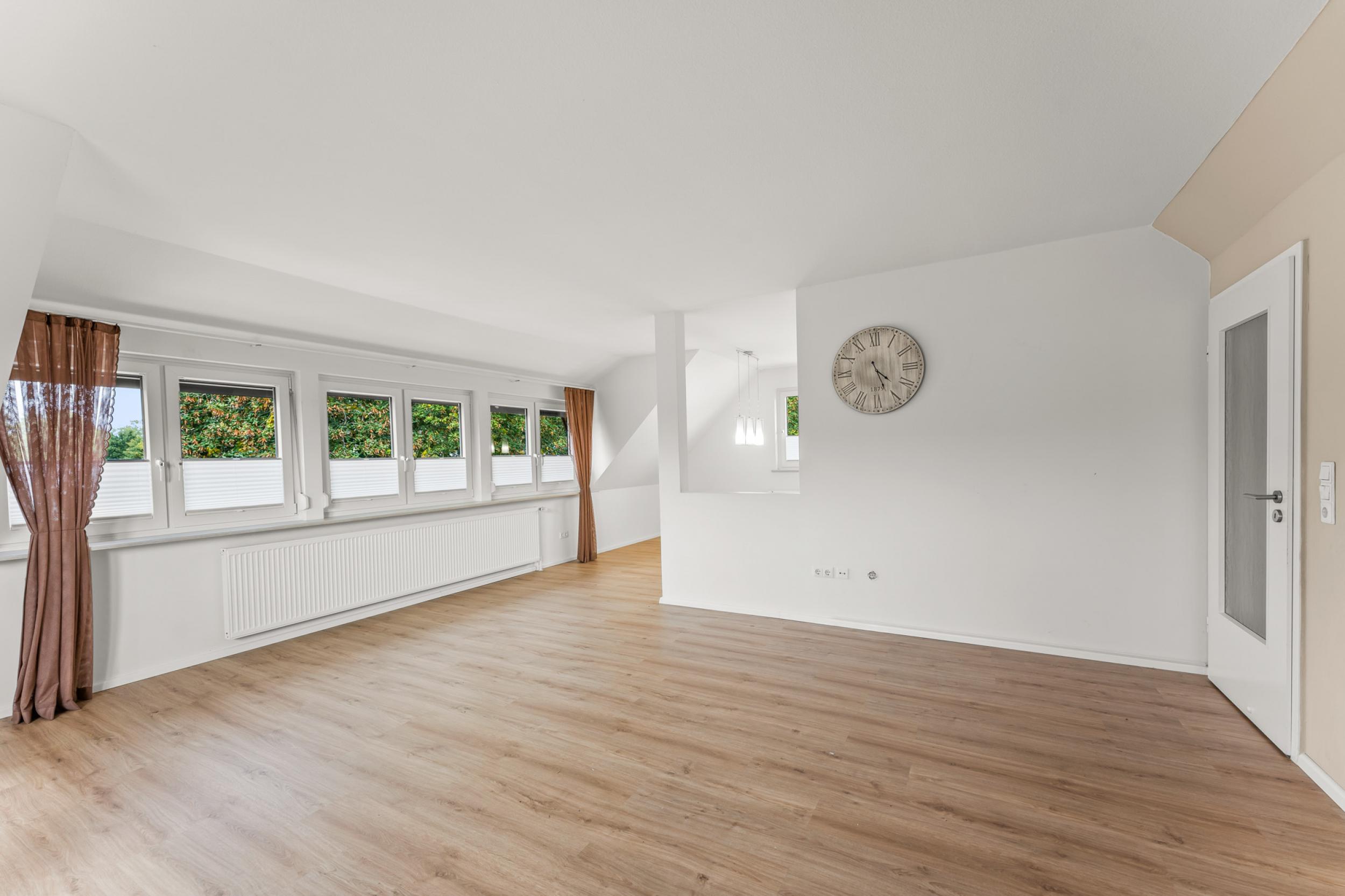 Schiffdorf - Modernisiertes Einfamilienhaus mit zusätzlichem Bauland - Wohn-/Essbereich