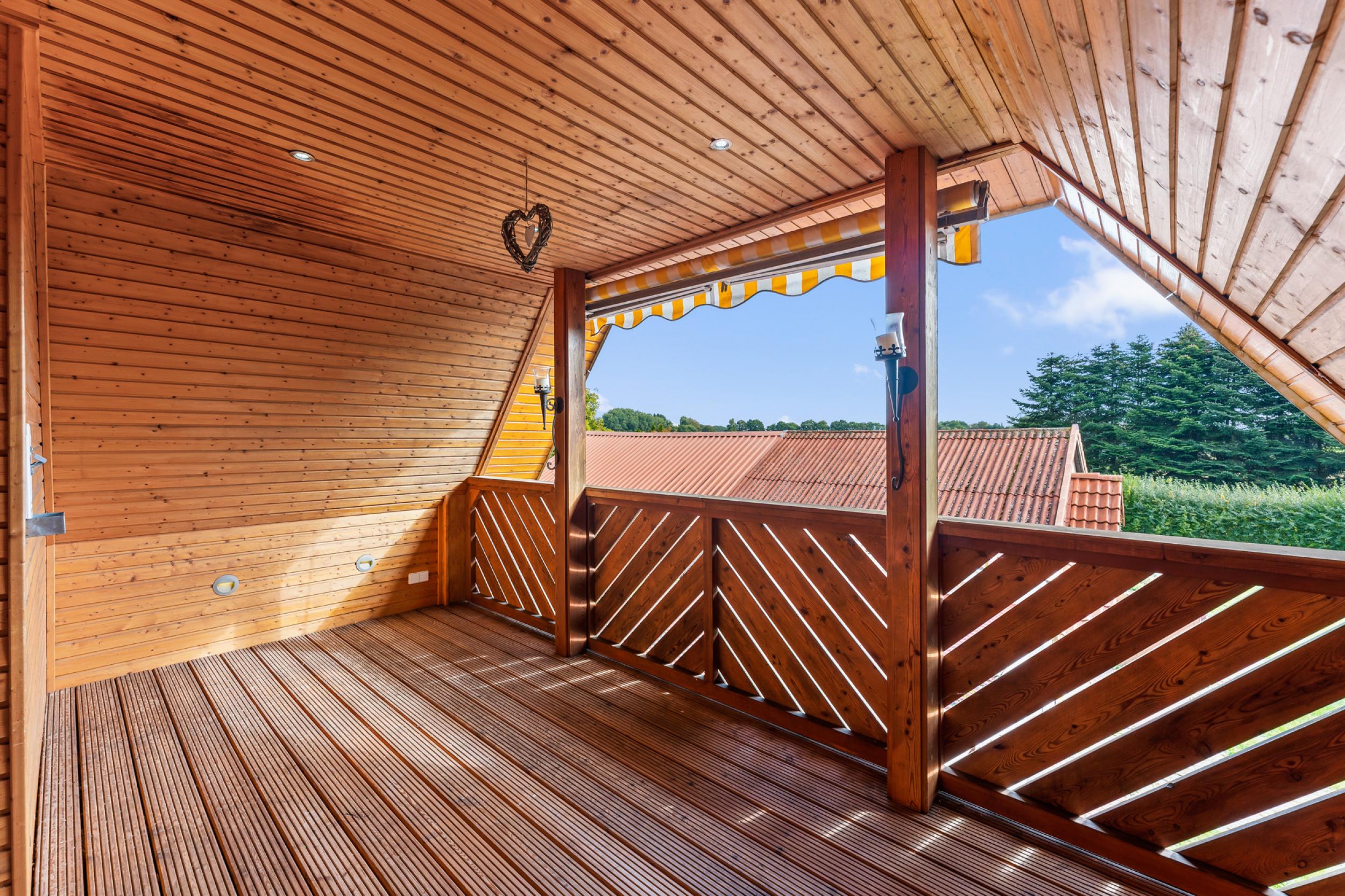 Schiffdorf - Modernisiertes Einfamilienhaus mit zusätzlichem Bauland - Loggia
