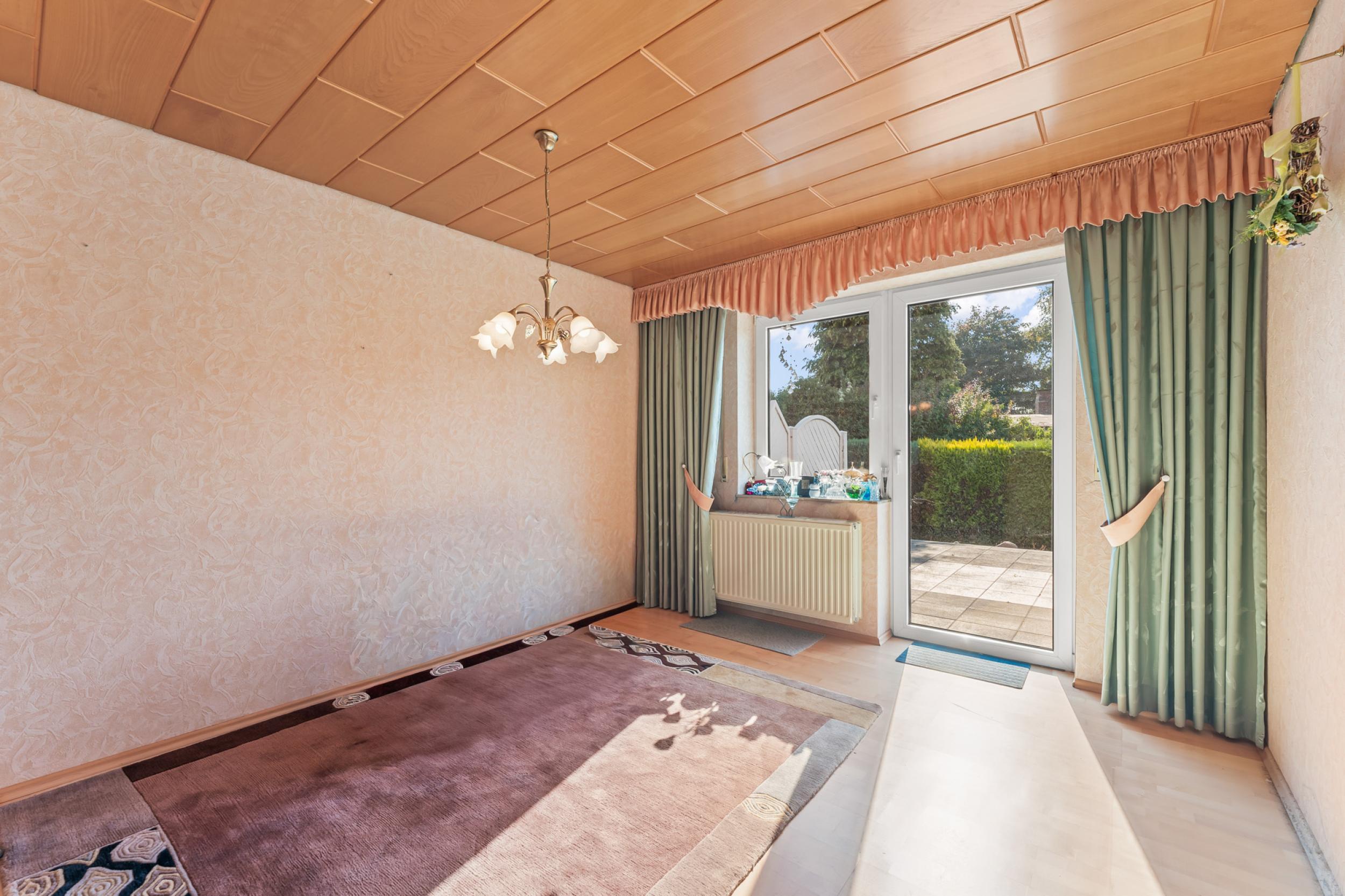 Schierholz - Solider Walmdachbungalow mit zusätzlichem Siedlungshaus - Essbereich - Bungalow