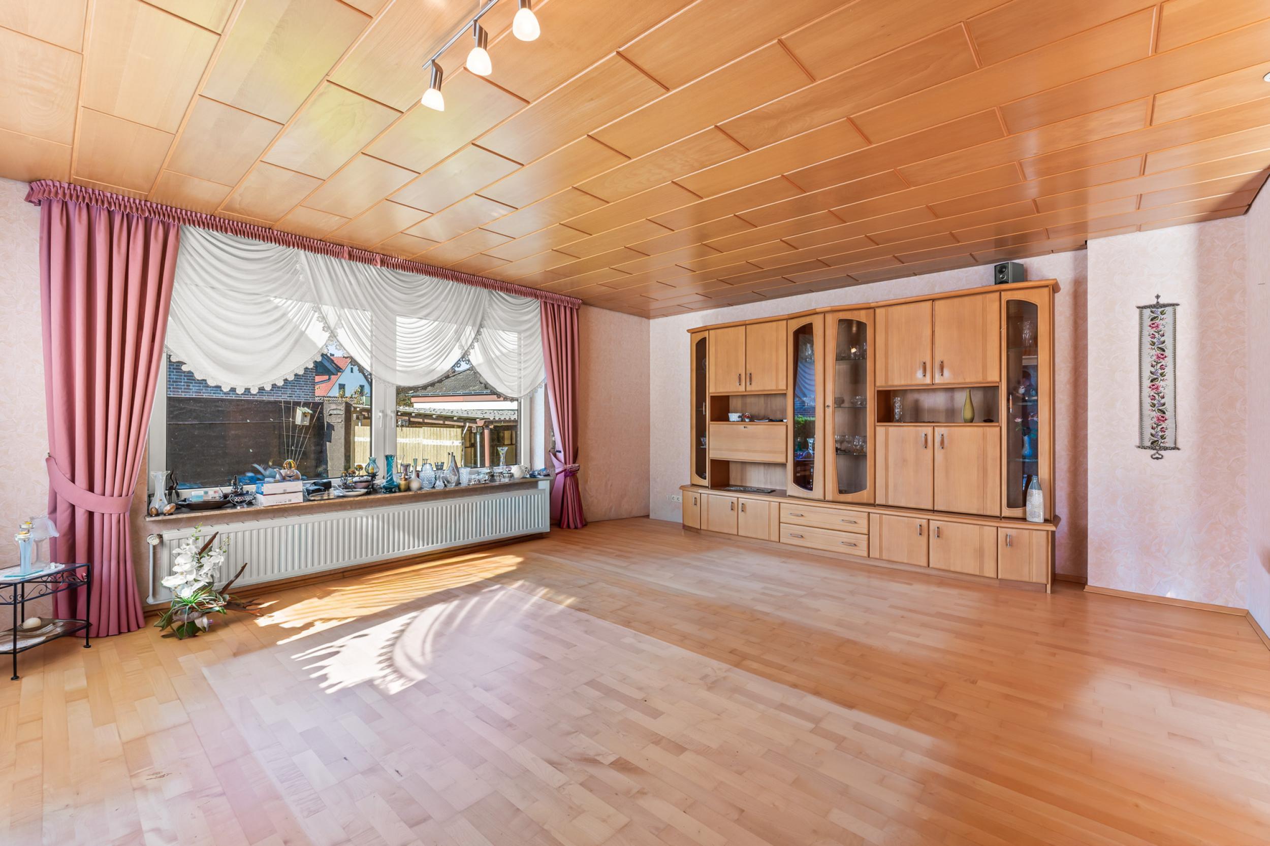 Schierholz - Solider Walmdachbungalow mit zusätzlichem Siedlungshaus - Wohnbereich - Bungalow