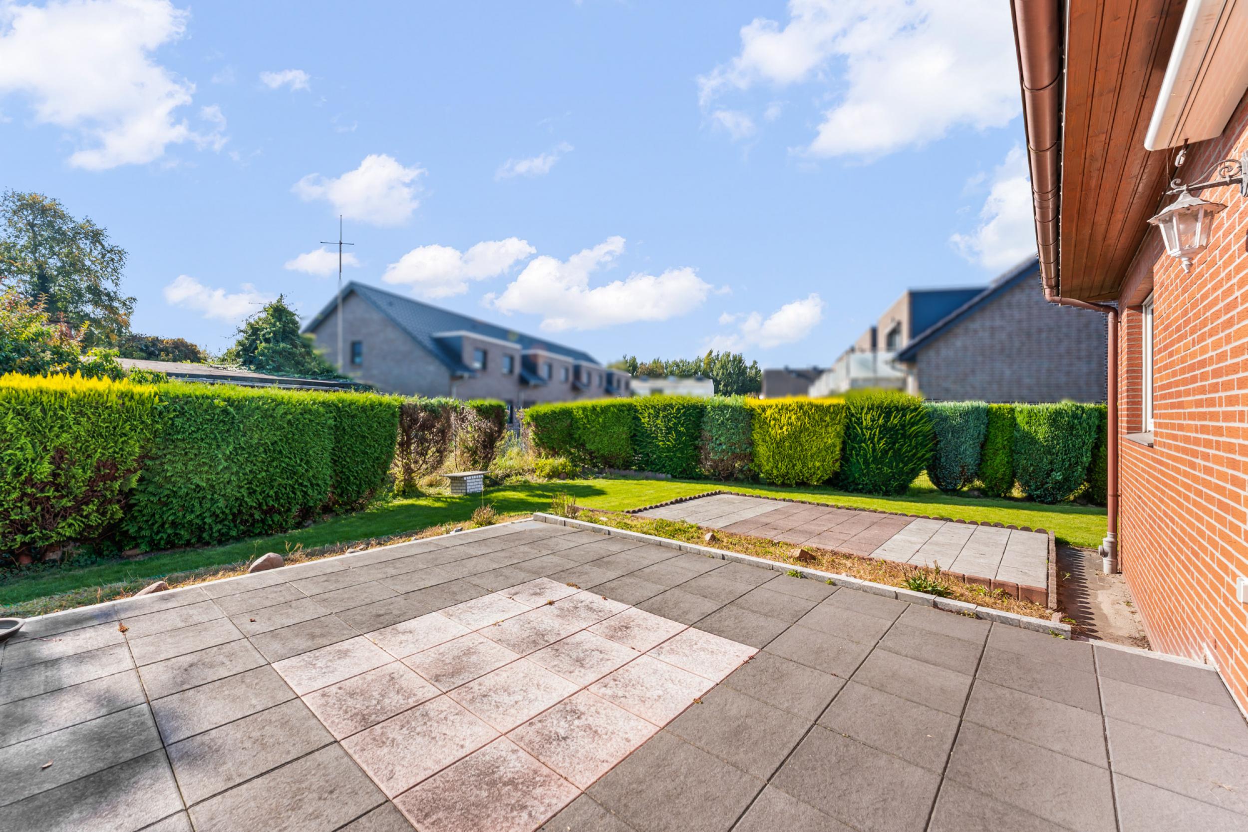 Schierholz - Solider Walmdachbungalow mit zusätzlichem Siedlungshaus - Sonnenterrasse - Bungalow