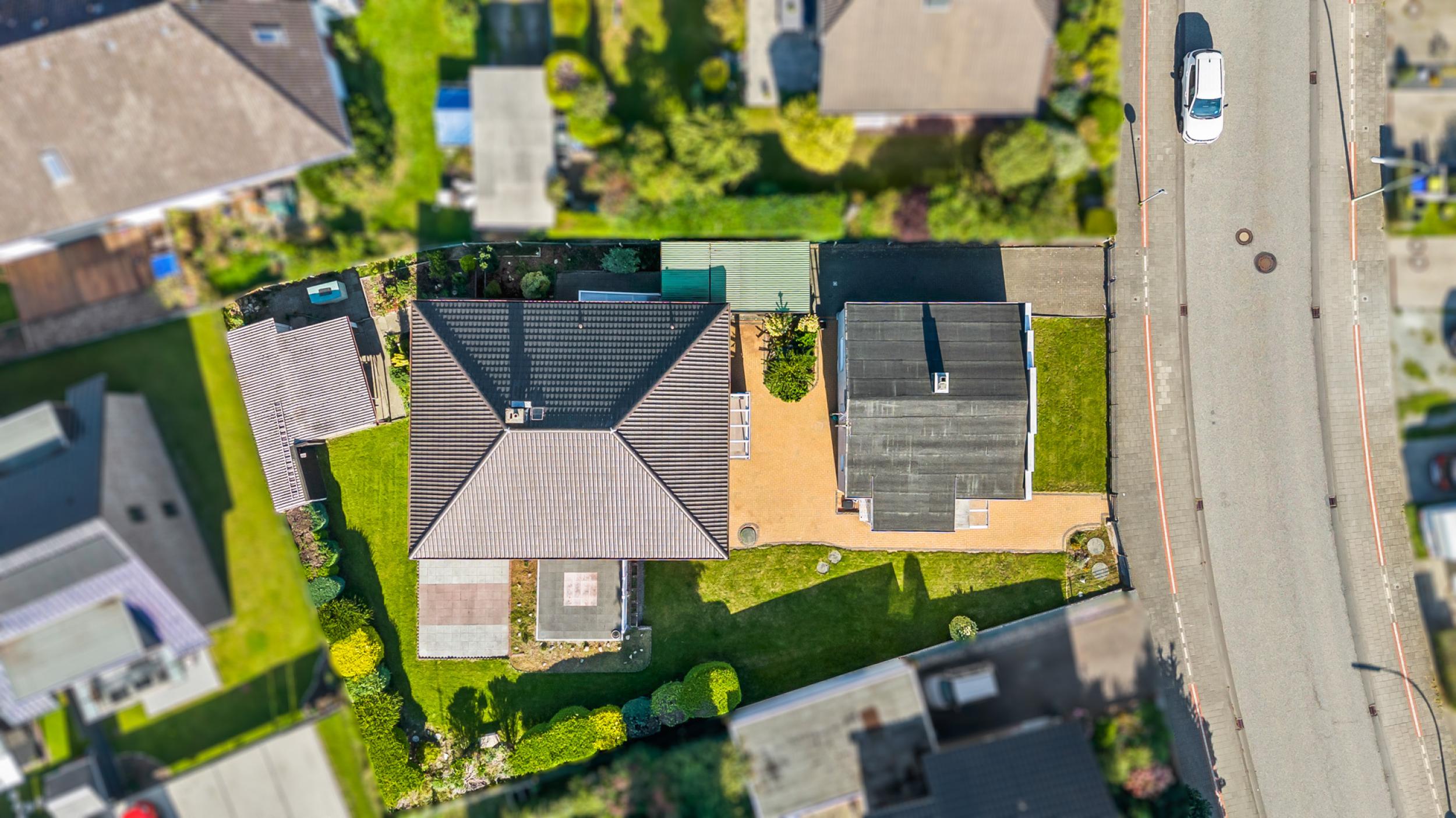 Schierholz - Solider Walmdachbungalow mit zusätzlichem Siedlungshaus - Übersicht des Grundstücks
