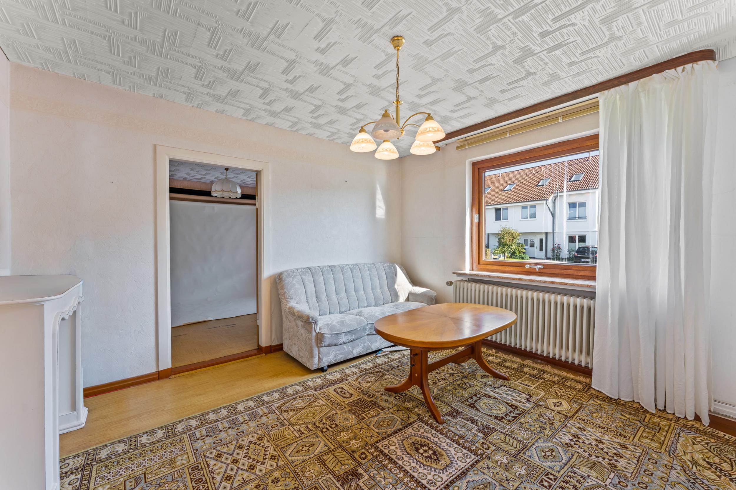 Schierholz - Solider Walmdachbungalow mit zusätzlichem Siedlungshaus - Wohnzimmer - Siedlungshaus