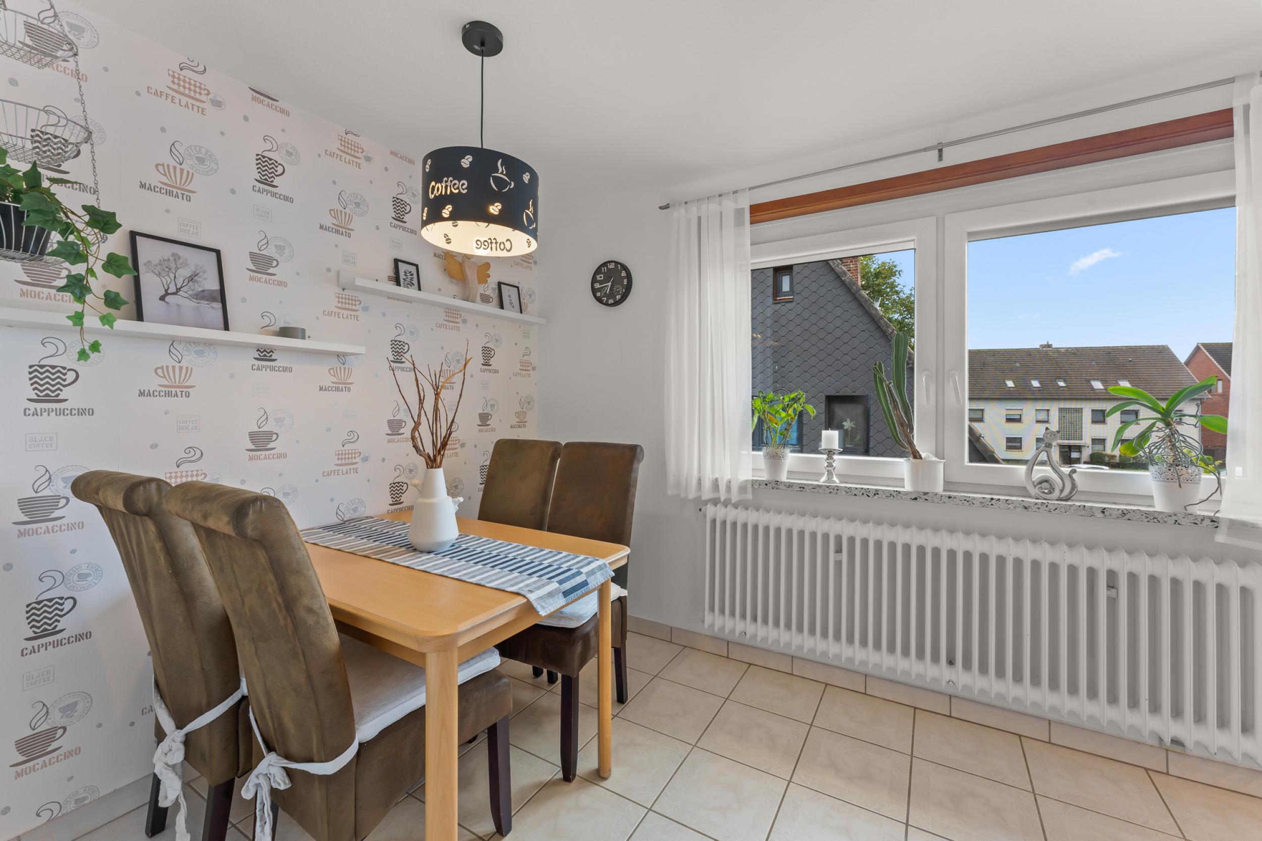 Schiffdorf-Spaden - Modernisiertes Einfamilienhaus mit Einliegerwohnung in ruhiger Lage - Küche Dachgeschoss