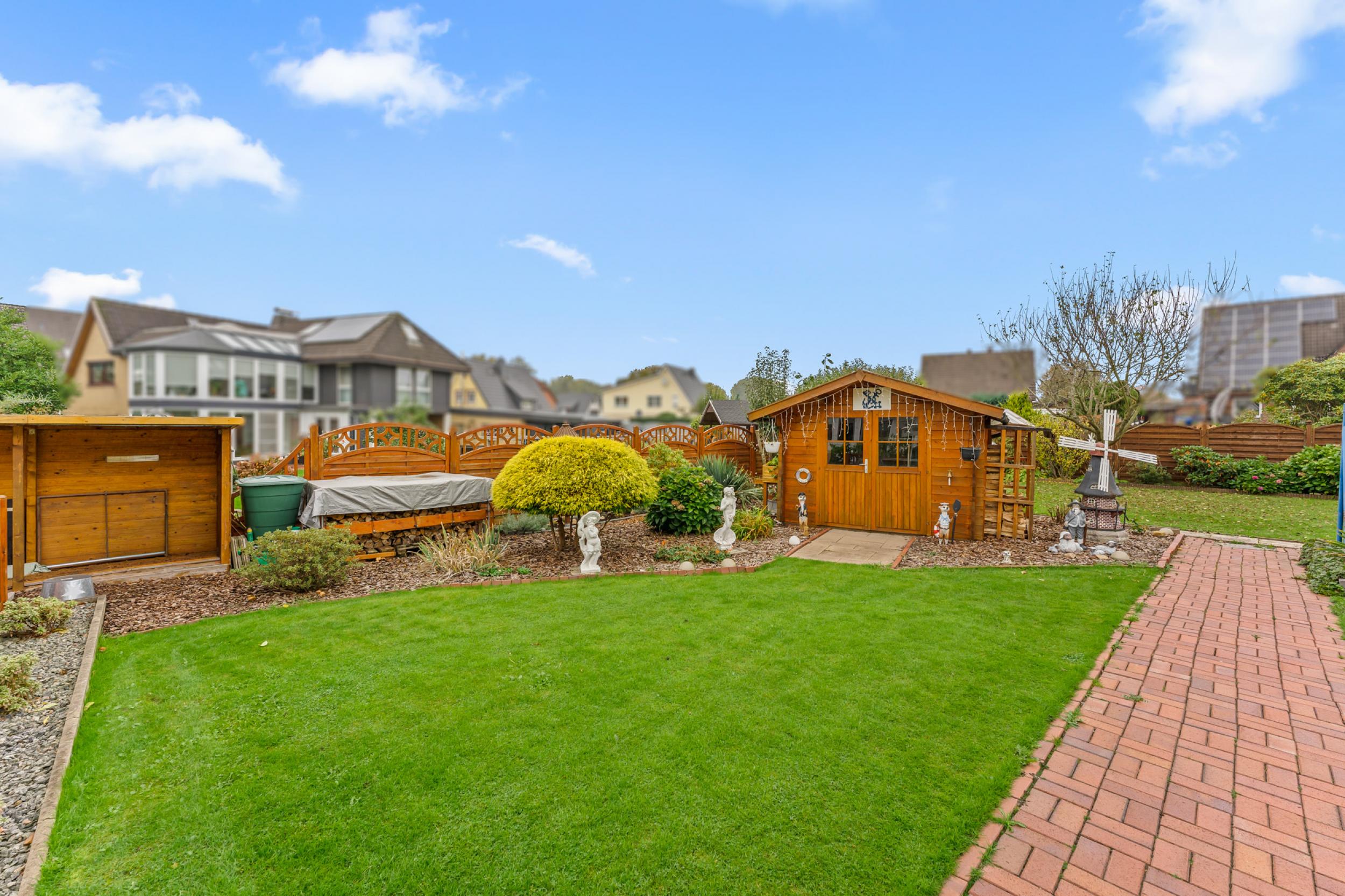 Schiffdorf-Spaden - Modernisiertes Einfamilienhaus mit Einliegerwohnung in ruhiger Lage - Garten