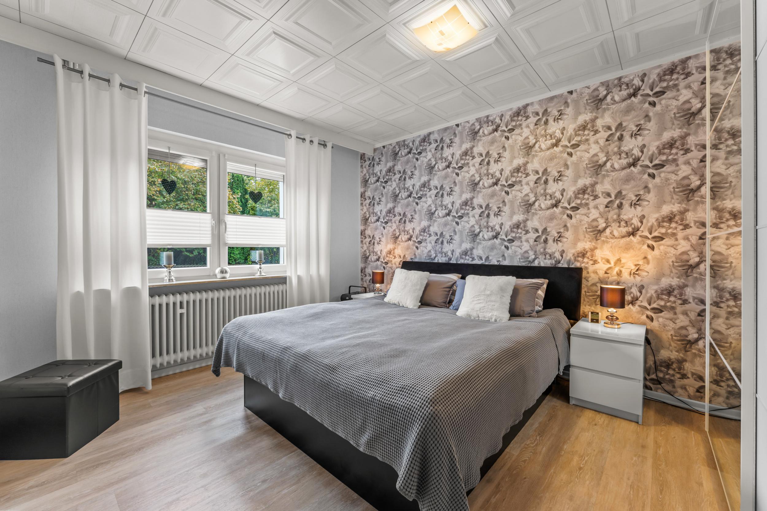 Schiffdorf-Spaden - Modernisiertes Einfamilienhaus mit Einliegerwohnung in ruhiger Lage - Schlafzimmer Erdgeschoss