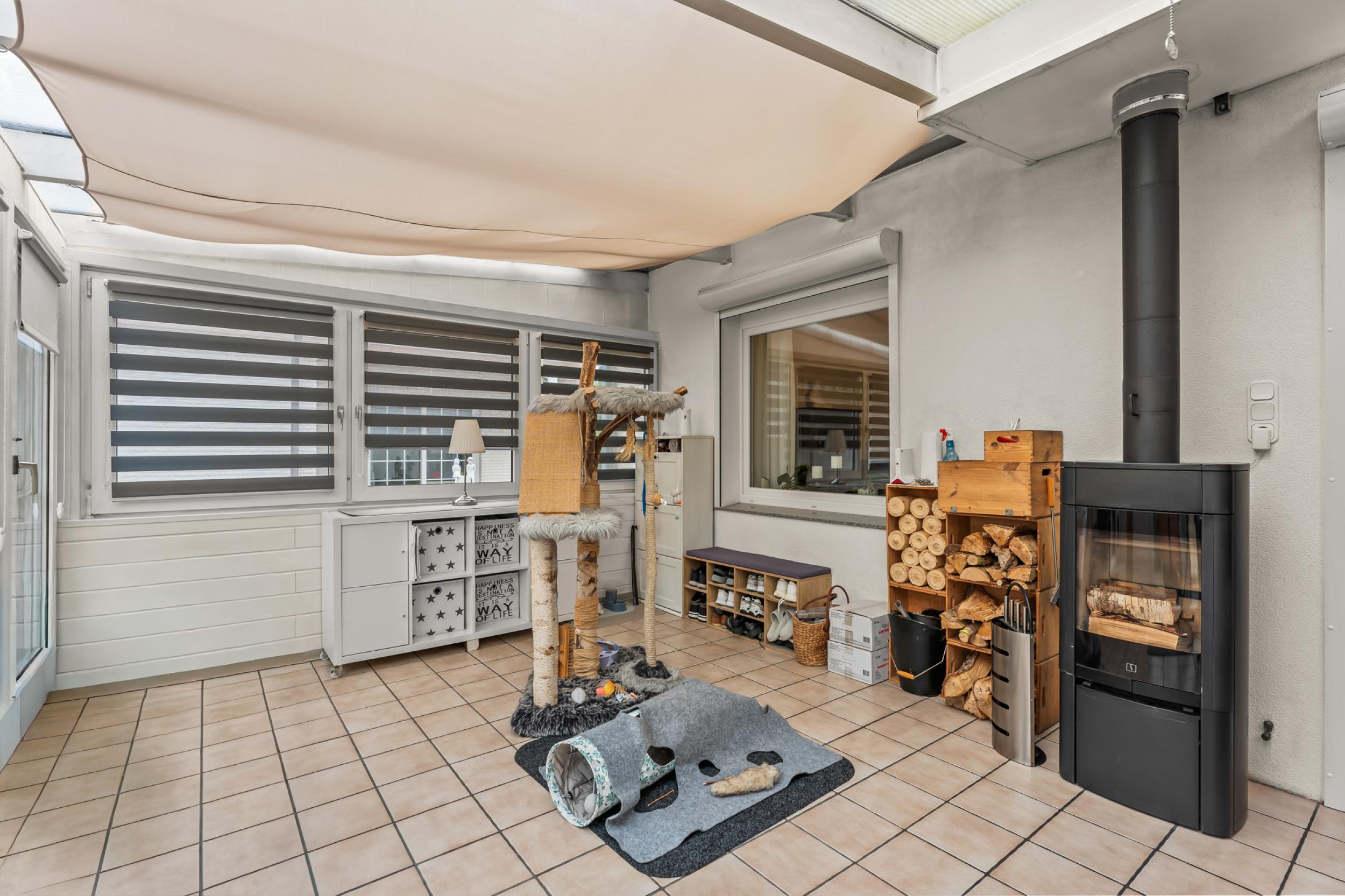 Schiffdorf-Spaden - Modernisiertes Einfamilienhaus mit Einliegerwohnung in ruhiger Lage - Wintergarten