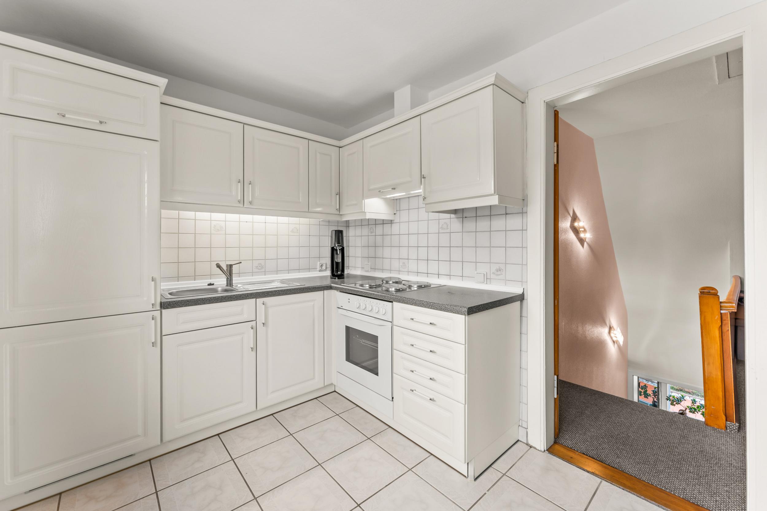 Schiffdorf-Spaden - Modernisiertes Einfamilienhaus mit Einliegerwohnung in ruhiger Lage - Küche Dachgeschoss