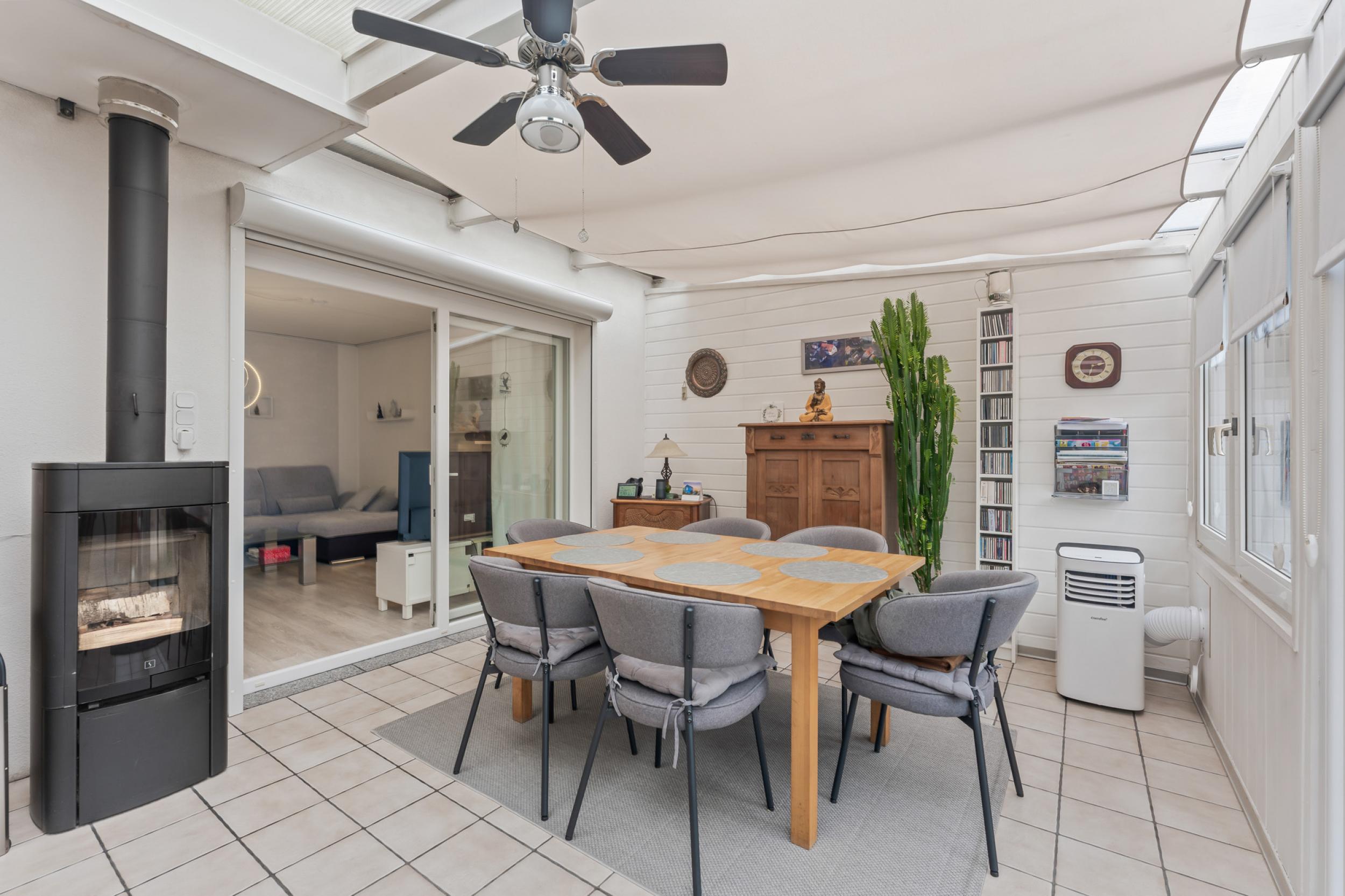 Schiffdorf-Spaden - Modernisiertes Einfamilienhaus mit Einliegerwohnung in ruhiger Lage - Wintergarten