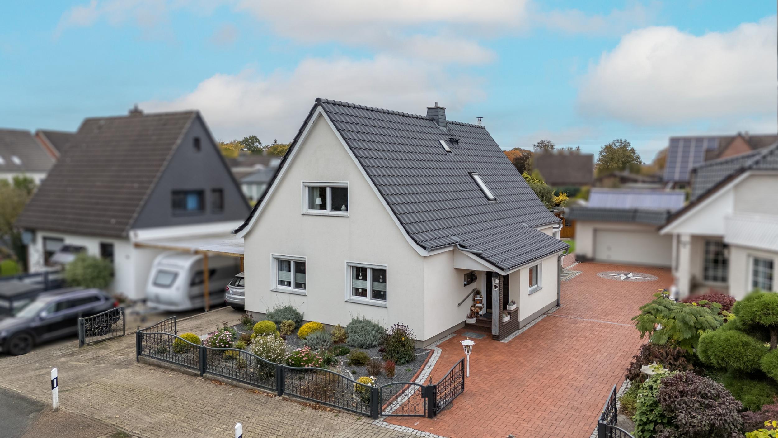 Schiffdorf-Spaden - Modernisiertes Einfamilienhaus mit Einliegerwohnung in ruhiger Lage - Luftbild