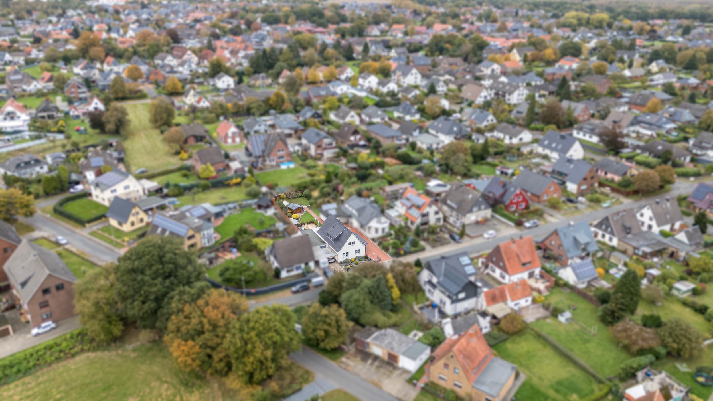 Schiffdorf-Spaden - Modernisiertes Einfamilienhaus mit Einliegerwohnung in ruhiger Lage - Luftaufnahme