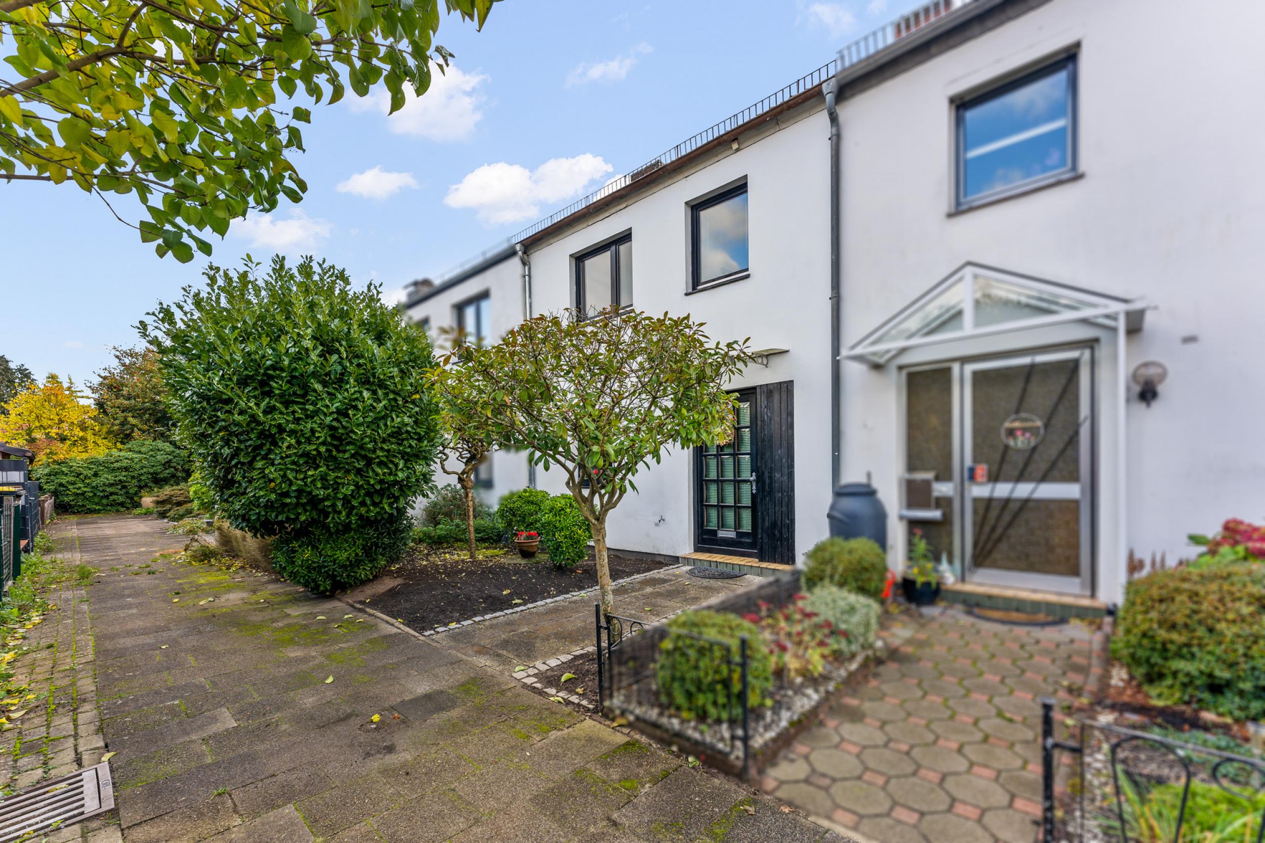 Schönebeck - Solides Reihenmittelhaus in ruhiger Lage mit viel Potenzial - Frontansicht