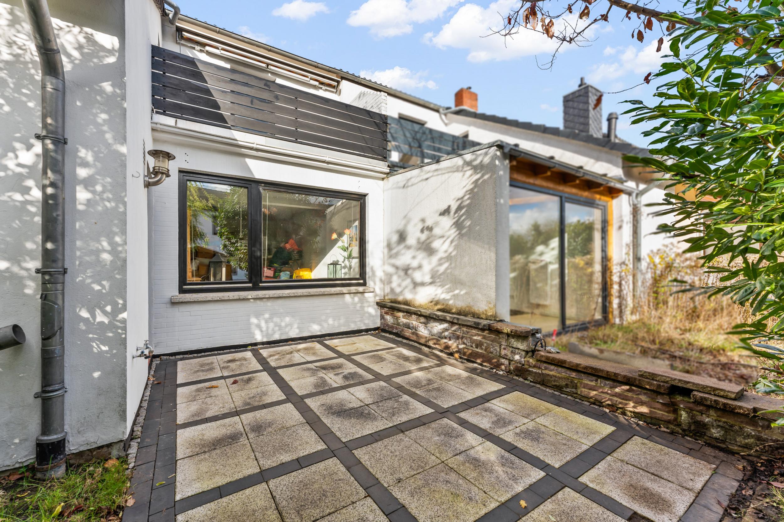 Schönebeck - Solides Reihenmittelhaus in ruhiger Lage mit viel Potenzial - Terrasse
