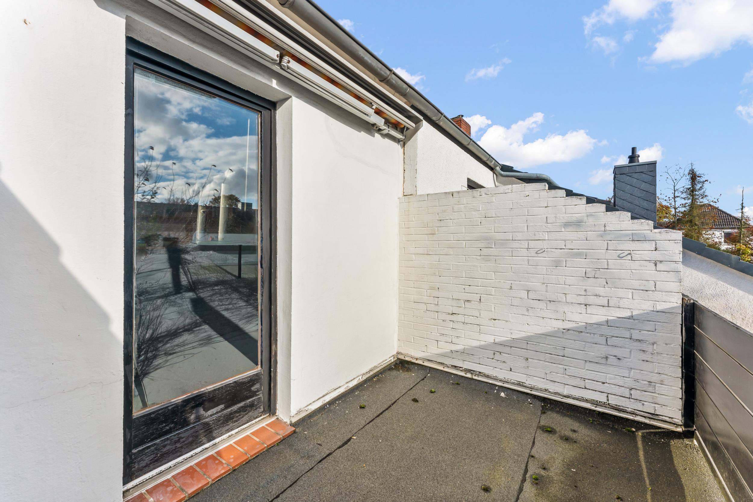 Schönebeck - Solides Reihenmittelhaus in ruhiger Lage mit viel Potenzial - Balkon