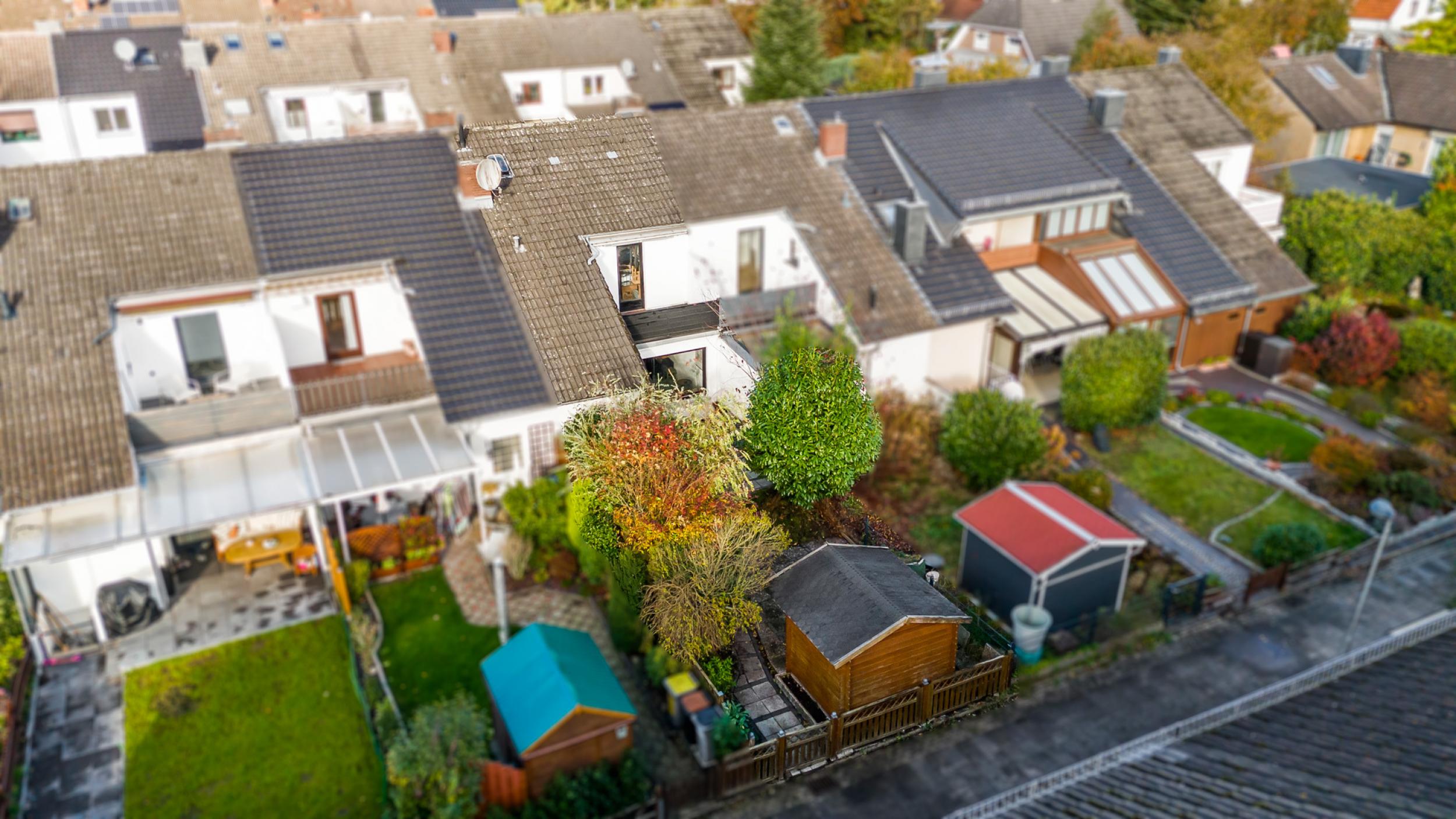 Schönebeck - Solides Reihenmittelhaus in ruhiger Lage mit viel Potenzial - Luftaufnahme