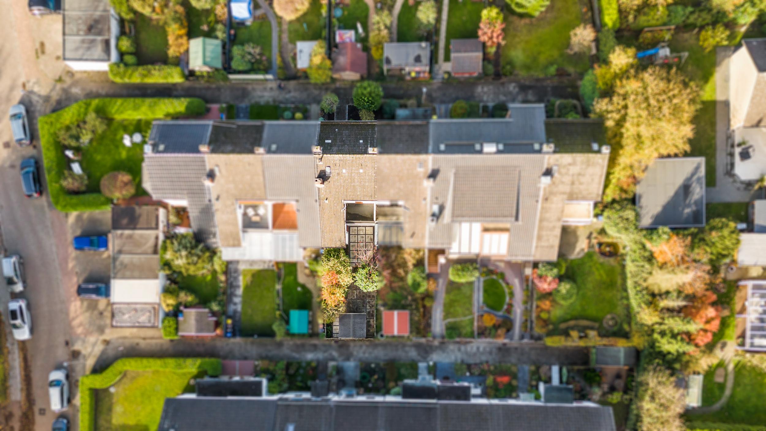 Schönebeck - Solides Reihenmittelhaus in ruhiger Lage mit viel Potenzial - Vogelperspektive
