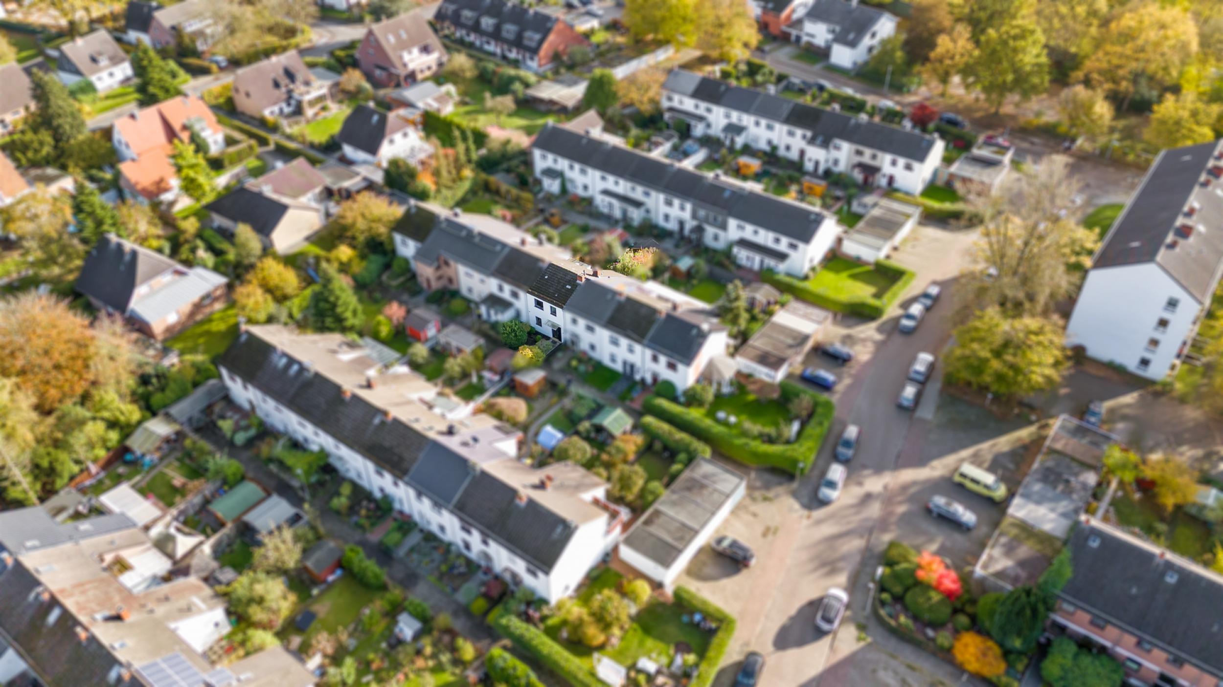 Schönebeck - Solides Reihenmittelhaus in ruhiger Lage mit viel Potenzial - Luftaufnahme
