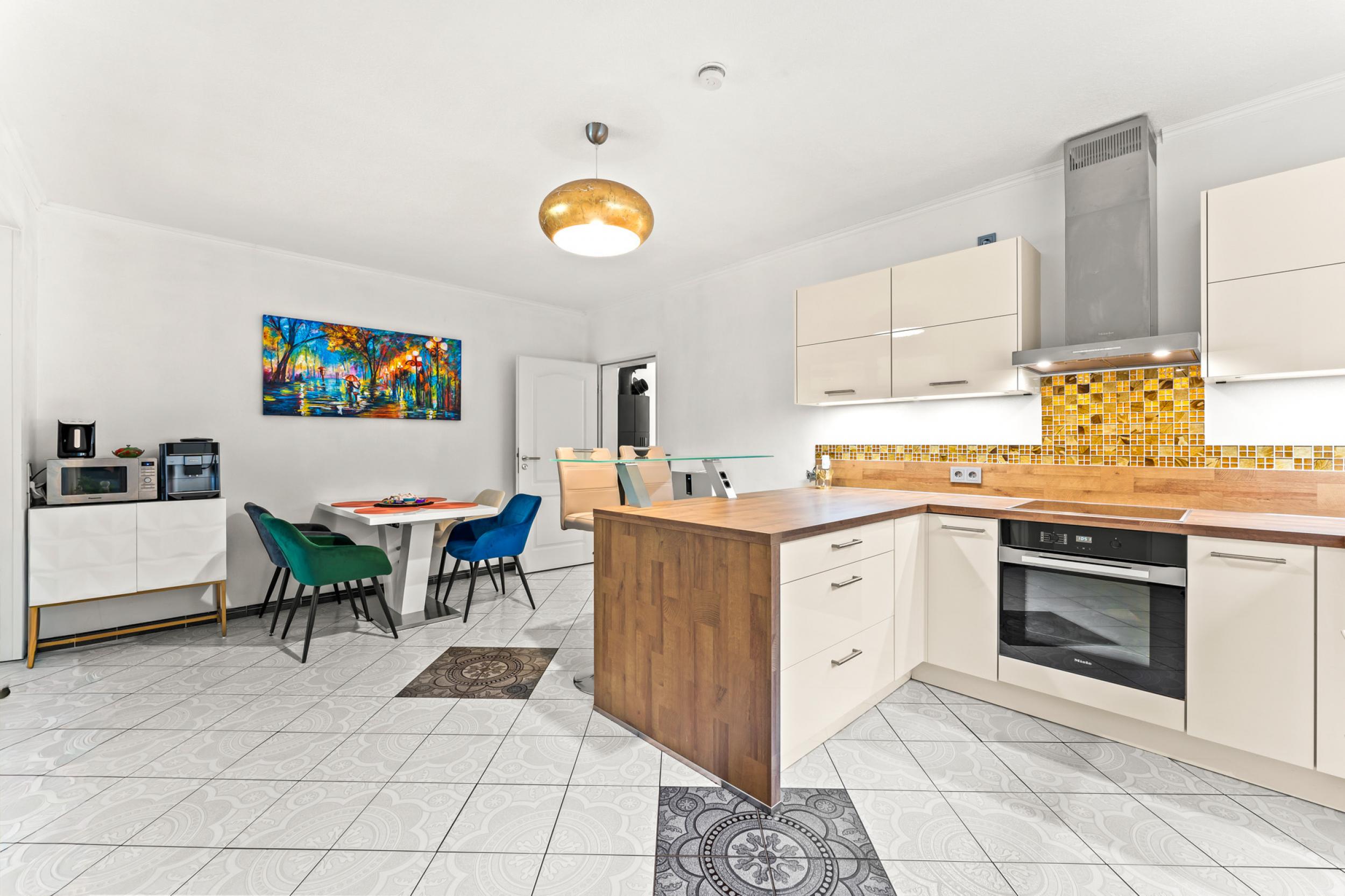 Surheide - Zweifamilienhaus als Mehrgenerationshaus oder Kapitalanlage - Küche