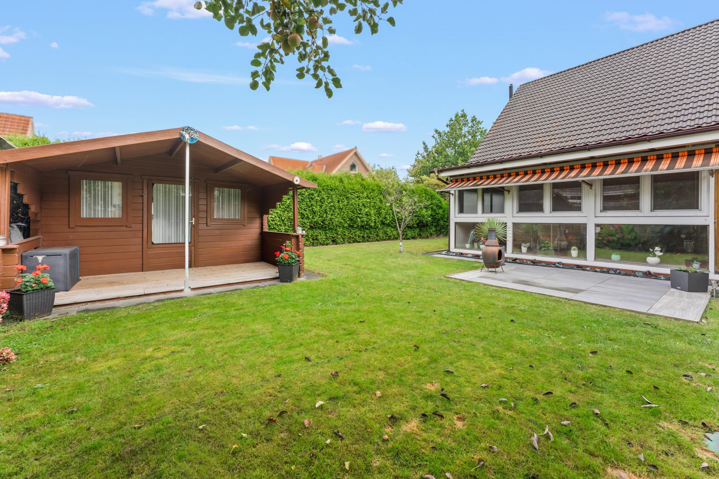 Surheide - Zweifamilienhaus als Mehrgenerationshaus oder Kapitalanlage - Garten