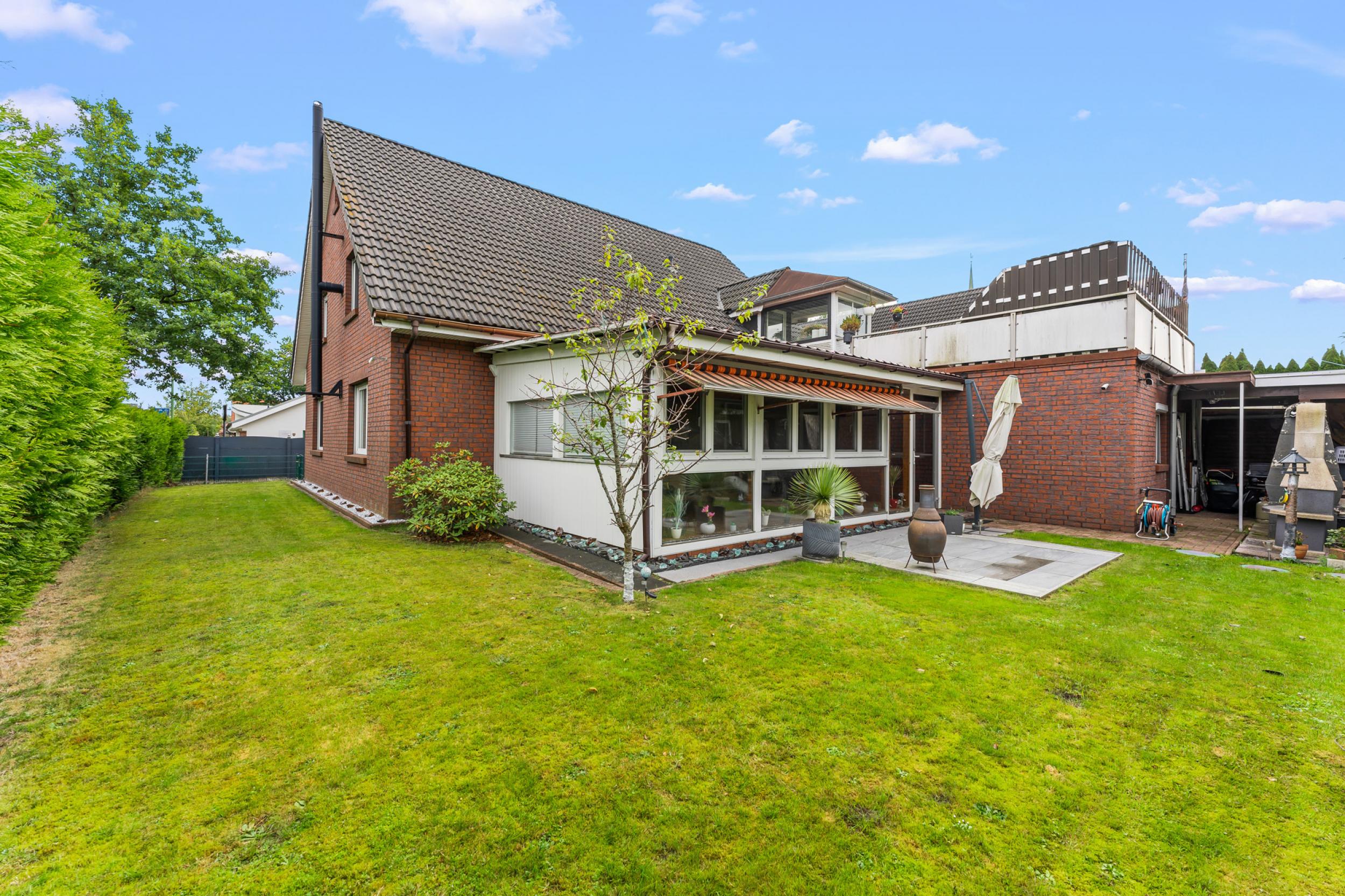 Surheide - Zweifamilienhaus als Mehrgenerationshaus oder Kapitalanlage - Rückansicht