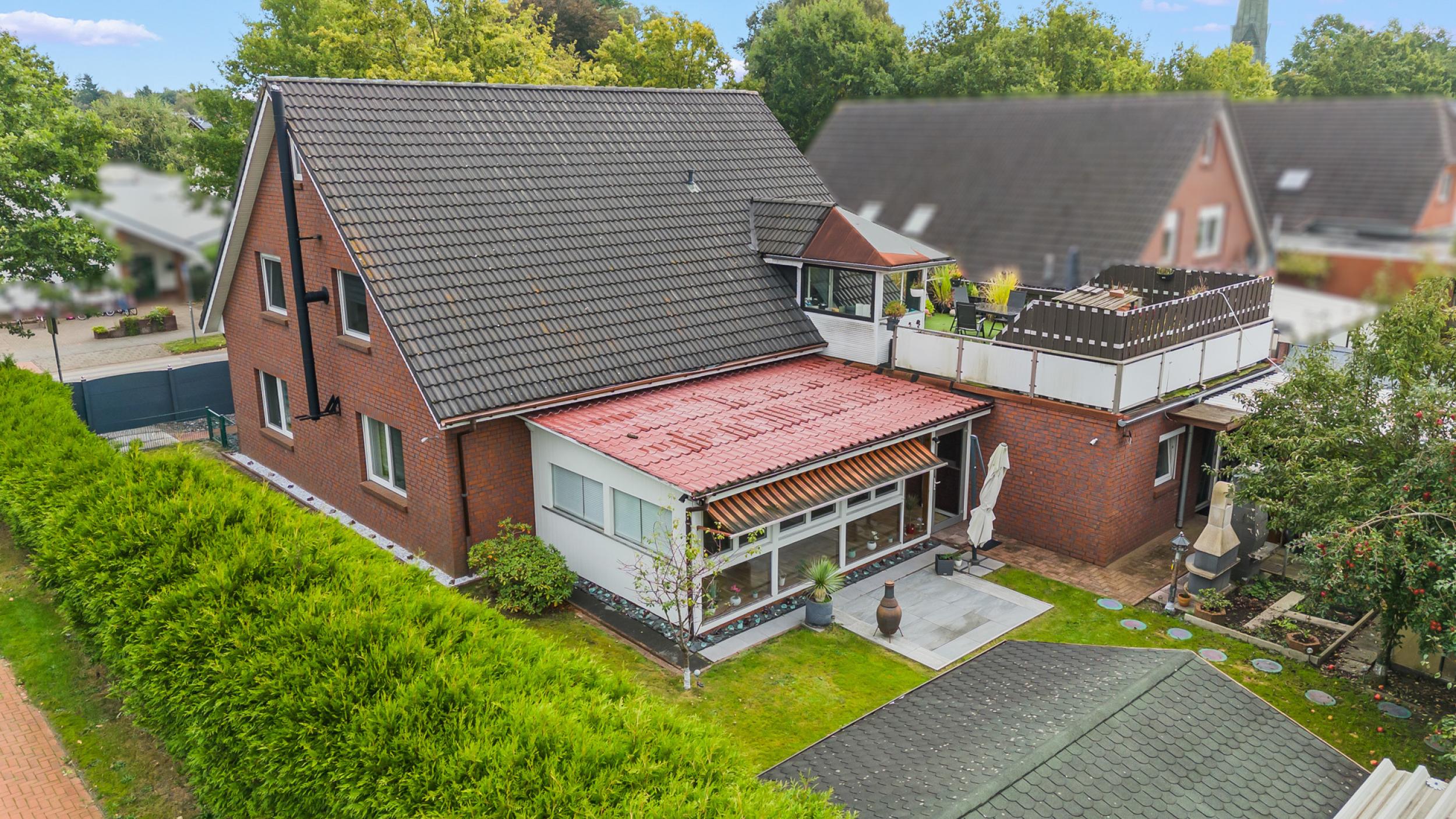 Surheide - Zweifamilienhaus als Mehrgenerationshaus oder Kapitalanlage - Luftaufnahme