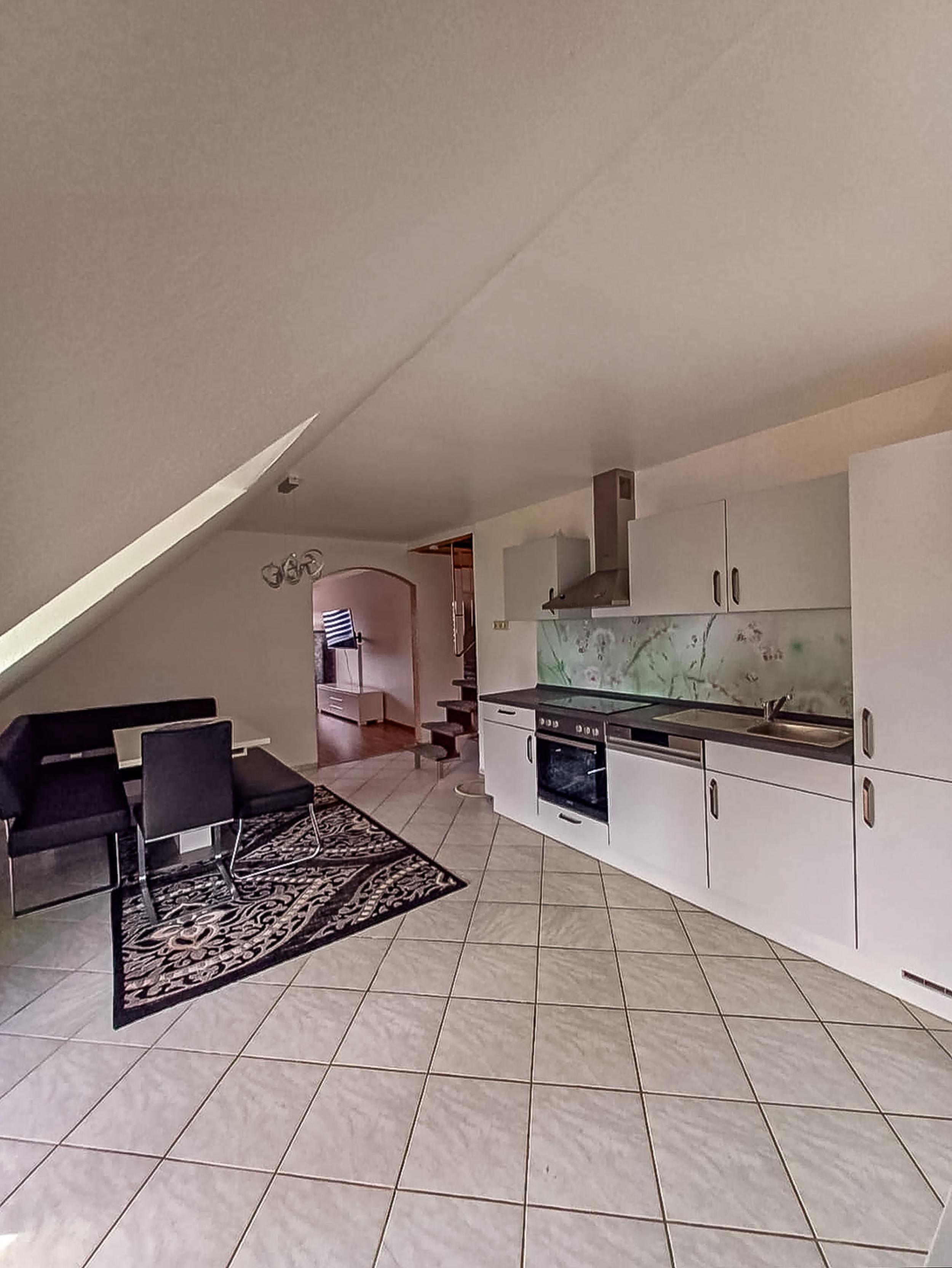 Surheide - Zweifamilienhaus als Mehrgenerationshaus oder Kapitalanlage - Küche Dachgeschoss