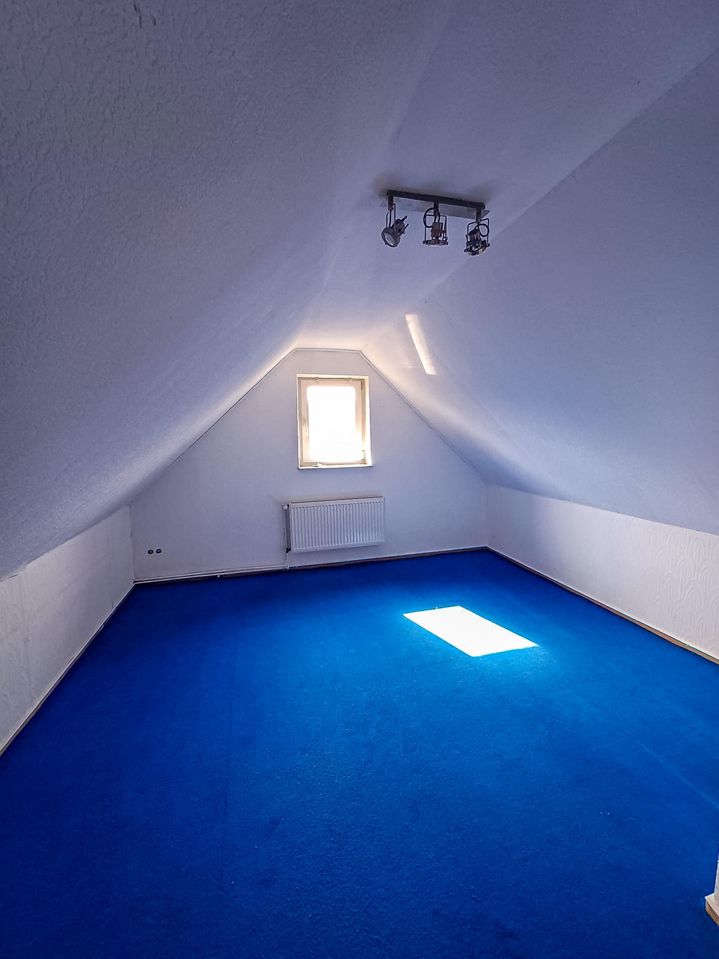 Surheide - Zweifamilienhaus als Mehrgenerationshaus oder Kapitalanlage - Zimmer im Spitzboden