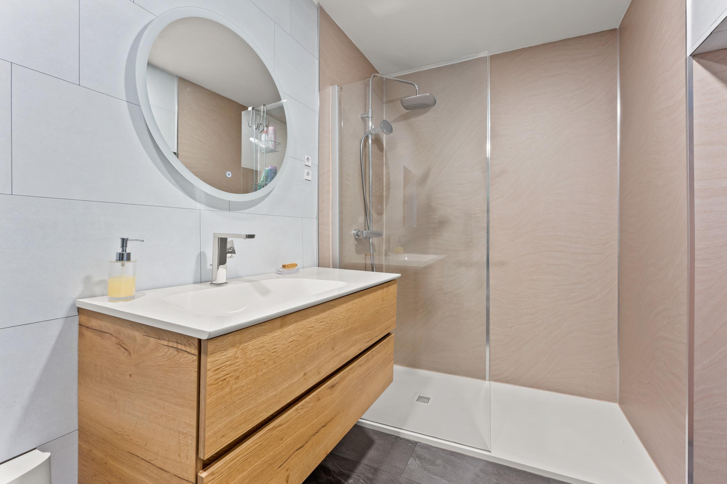 Eckernfeld - Modernisiertes Einfamilienhaus in beliebter Lage - Duschbad