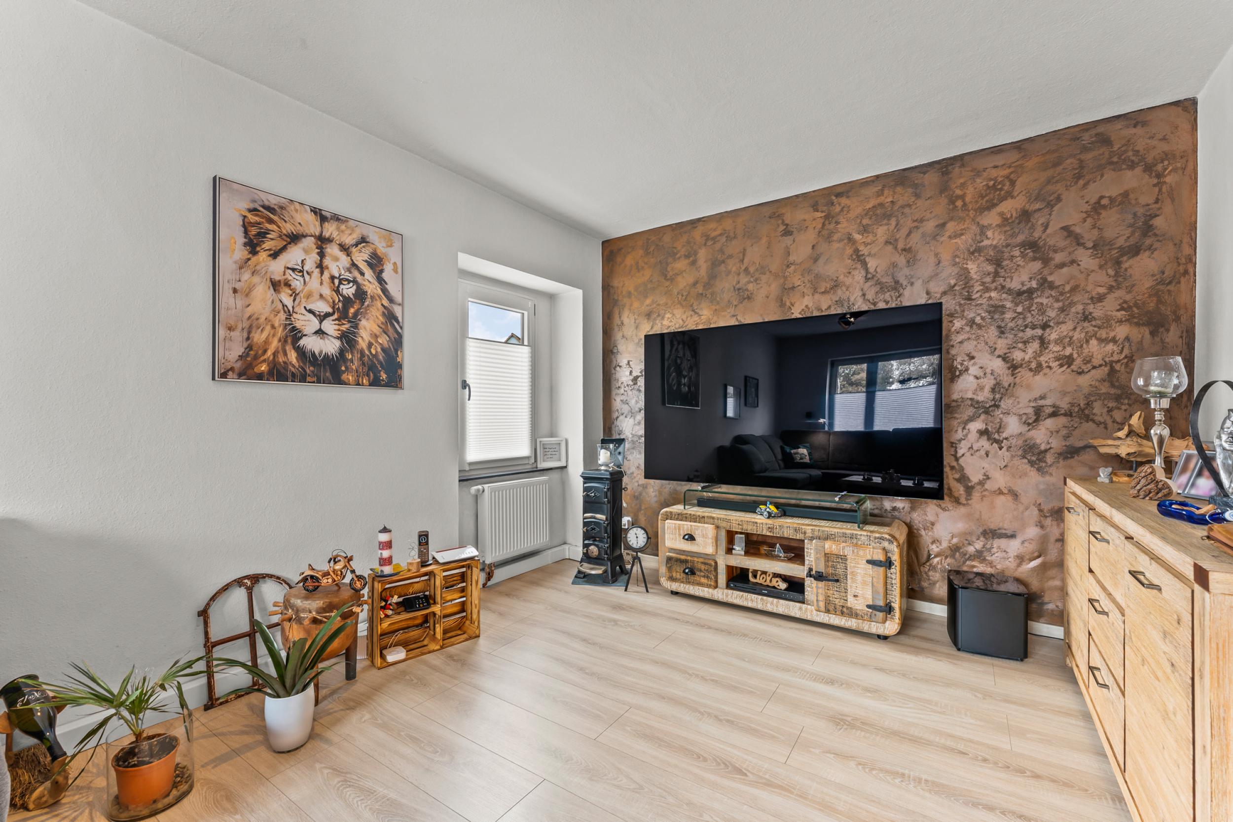 Eckernfeld - Modernisiertes Einfamilienhaus in beliebter Lage - Wohnzimmer