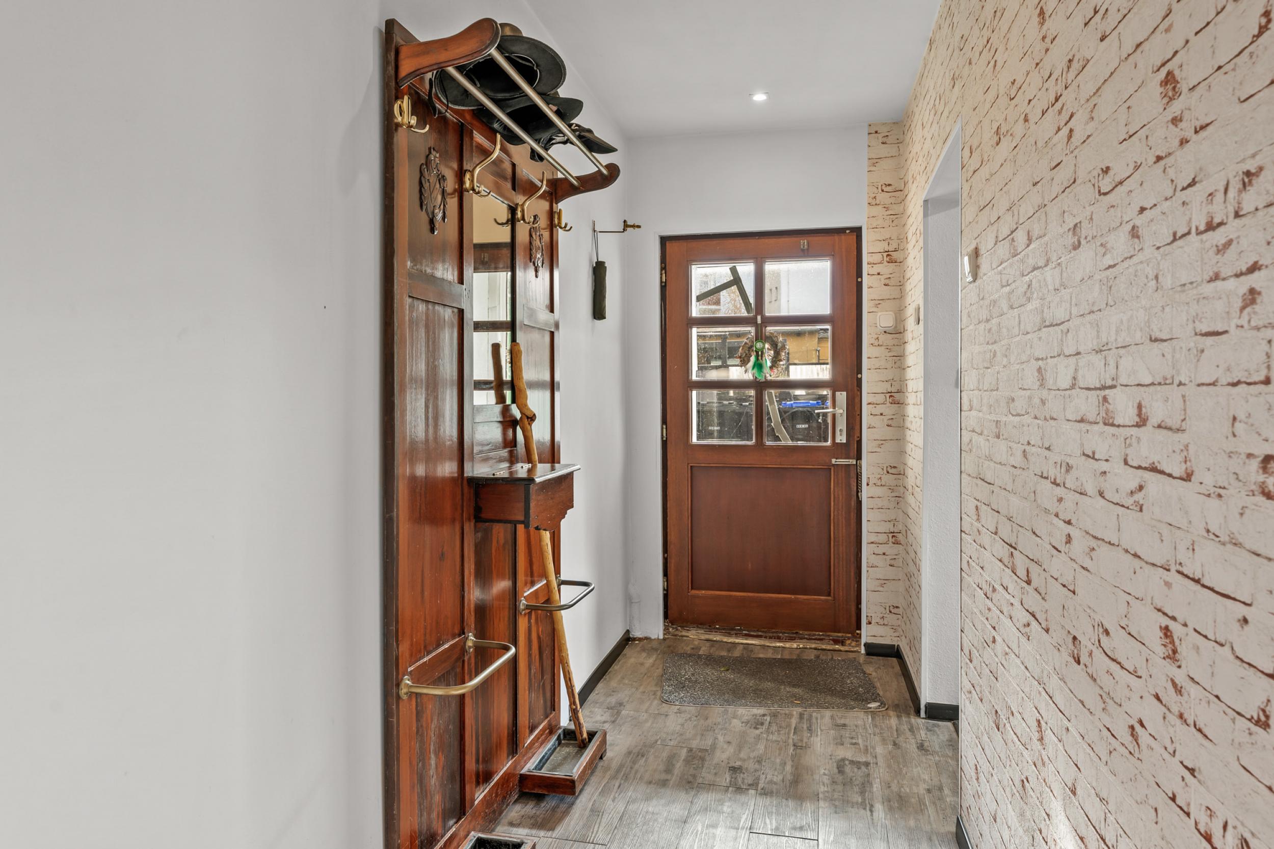 Eckernfeld - Modernisiertes Einfamilienhaus in beliebter Lage - Eingangsbereich