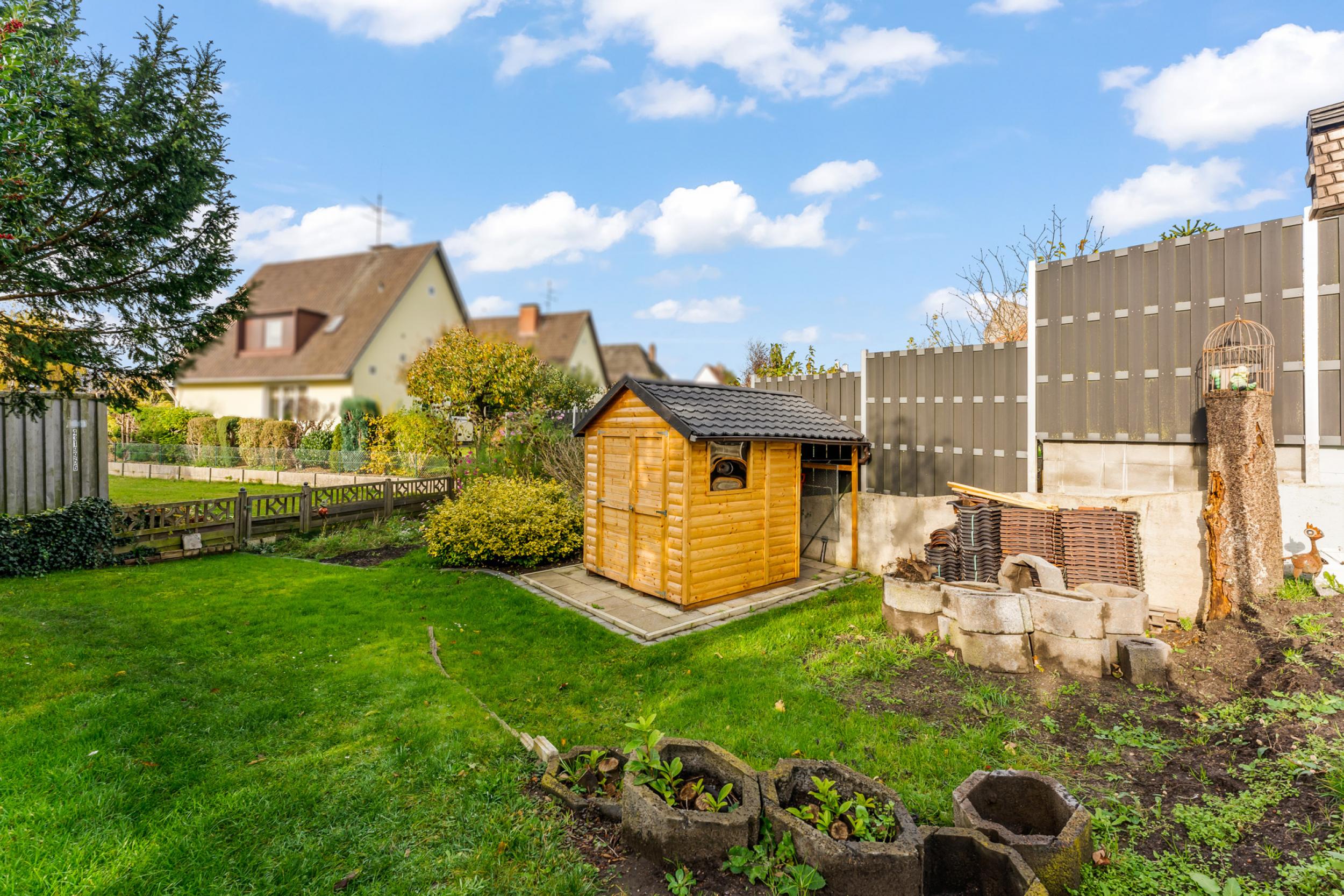 Eckernfeld - Modernisiertes Einfamilienhaus in beliebter Lage - Gartenhaus