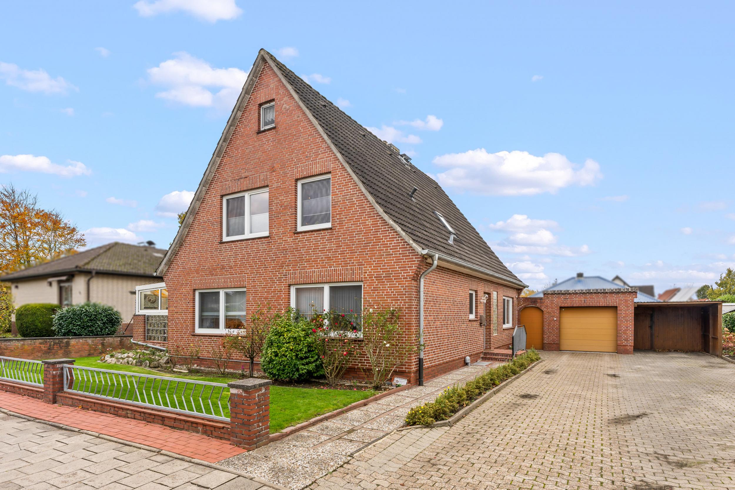 Otterndorf - Ein- bis Zweifamilienhaus in der Nähe der Elbemündung - Frontansicht