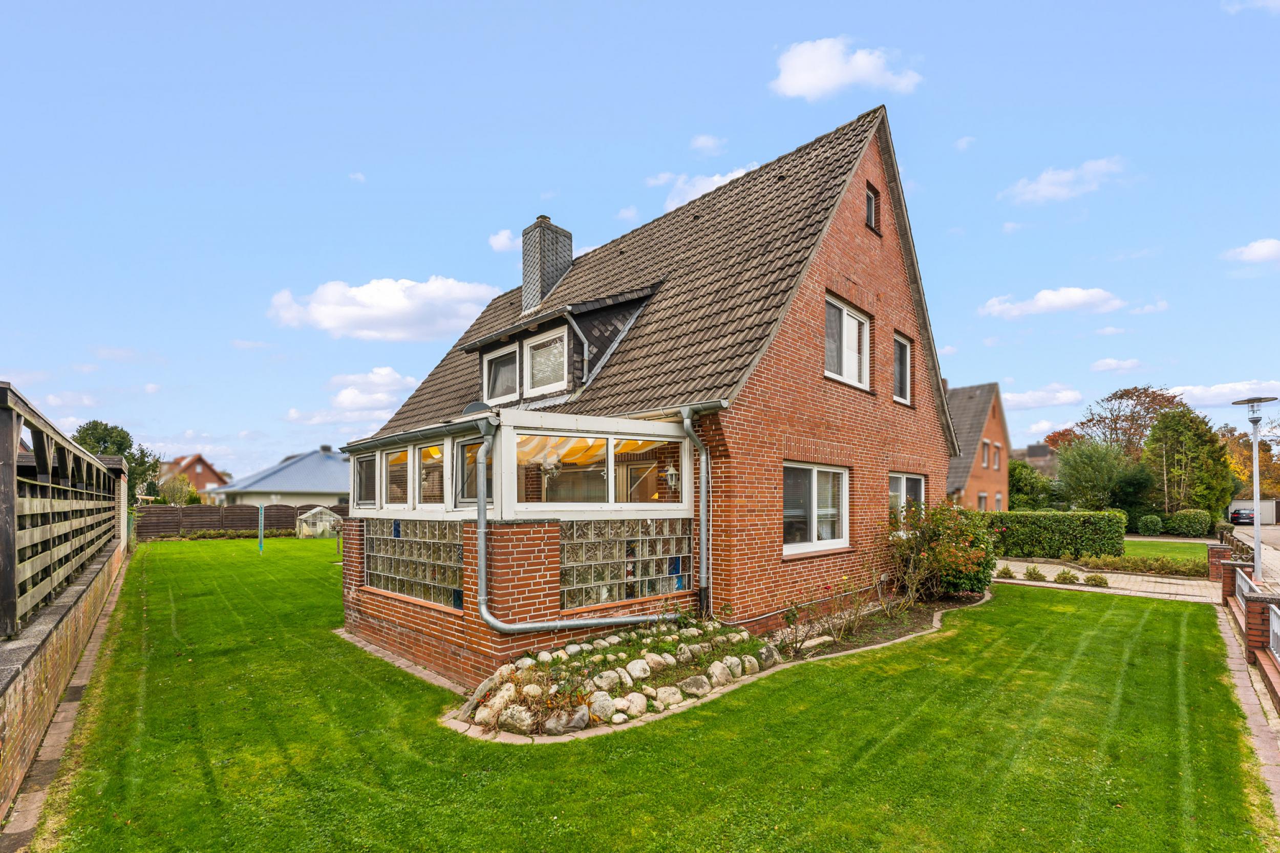 Otterndorf - Ein- bis Zweifamilienhaus in der Nähe der Elbemündung - Frontansicht