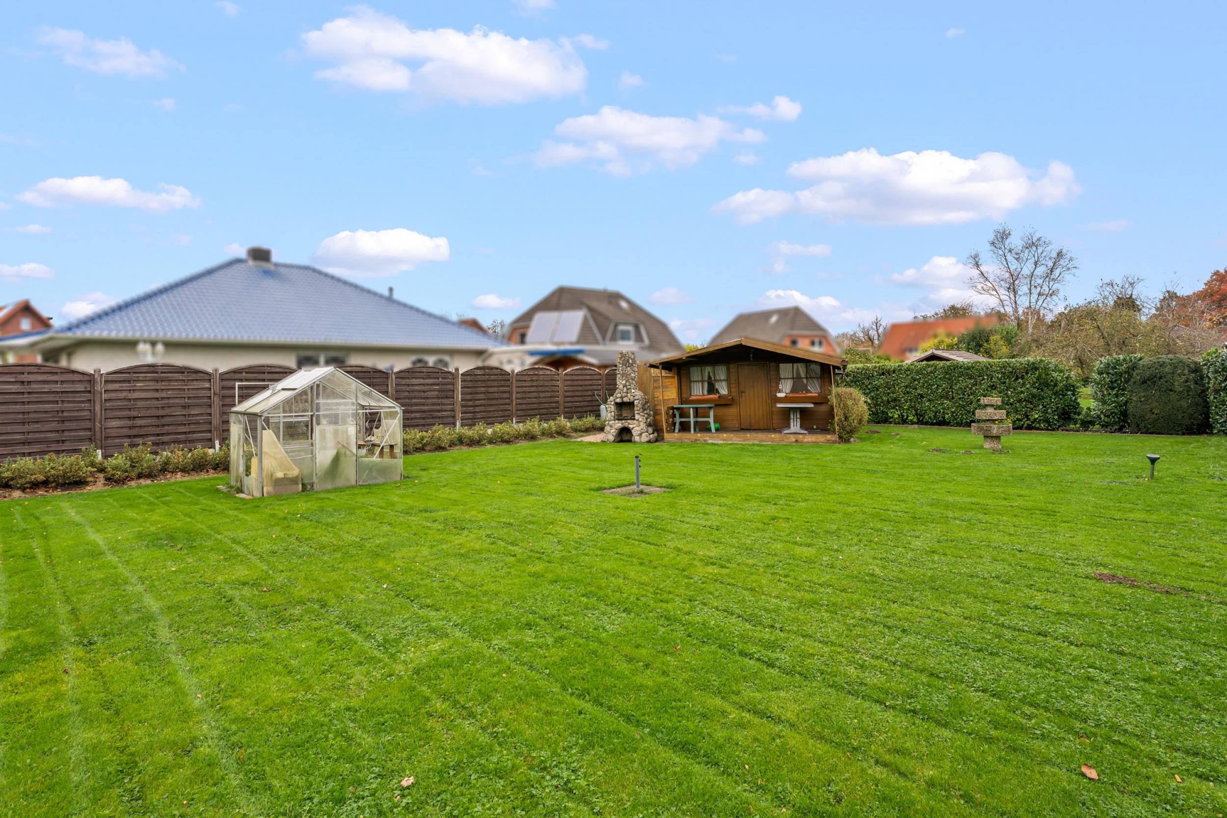 Otterndorf - Ein- bis Zweifamilienhaus in der Nähe der Elbemündung - Garten