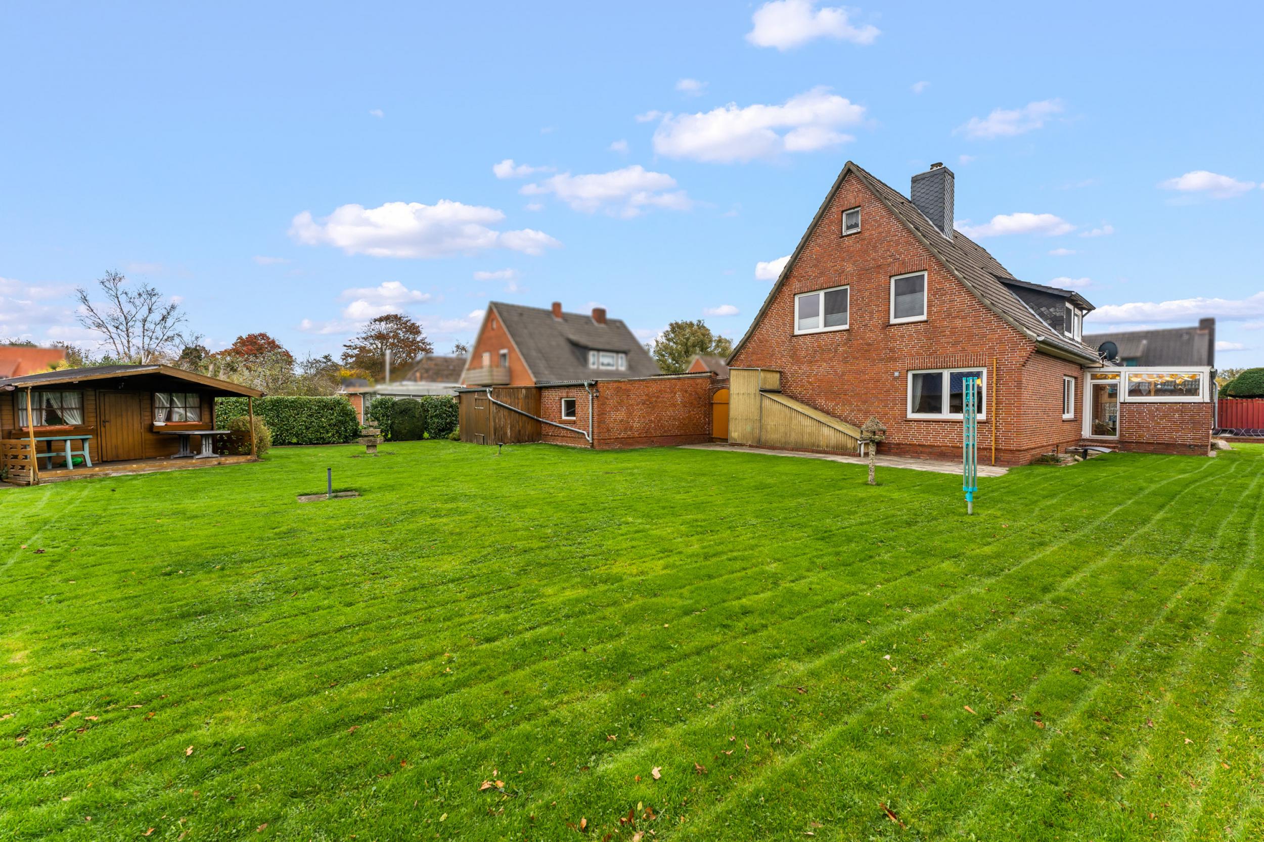 Otterndorf - Ein- bis Zweifamilienhaus in der Nähe der Elbemündung - Garten