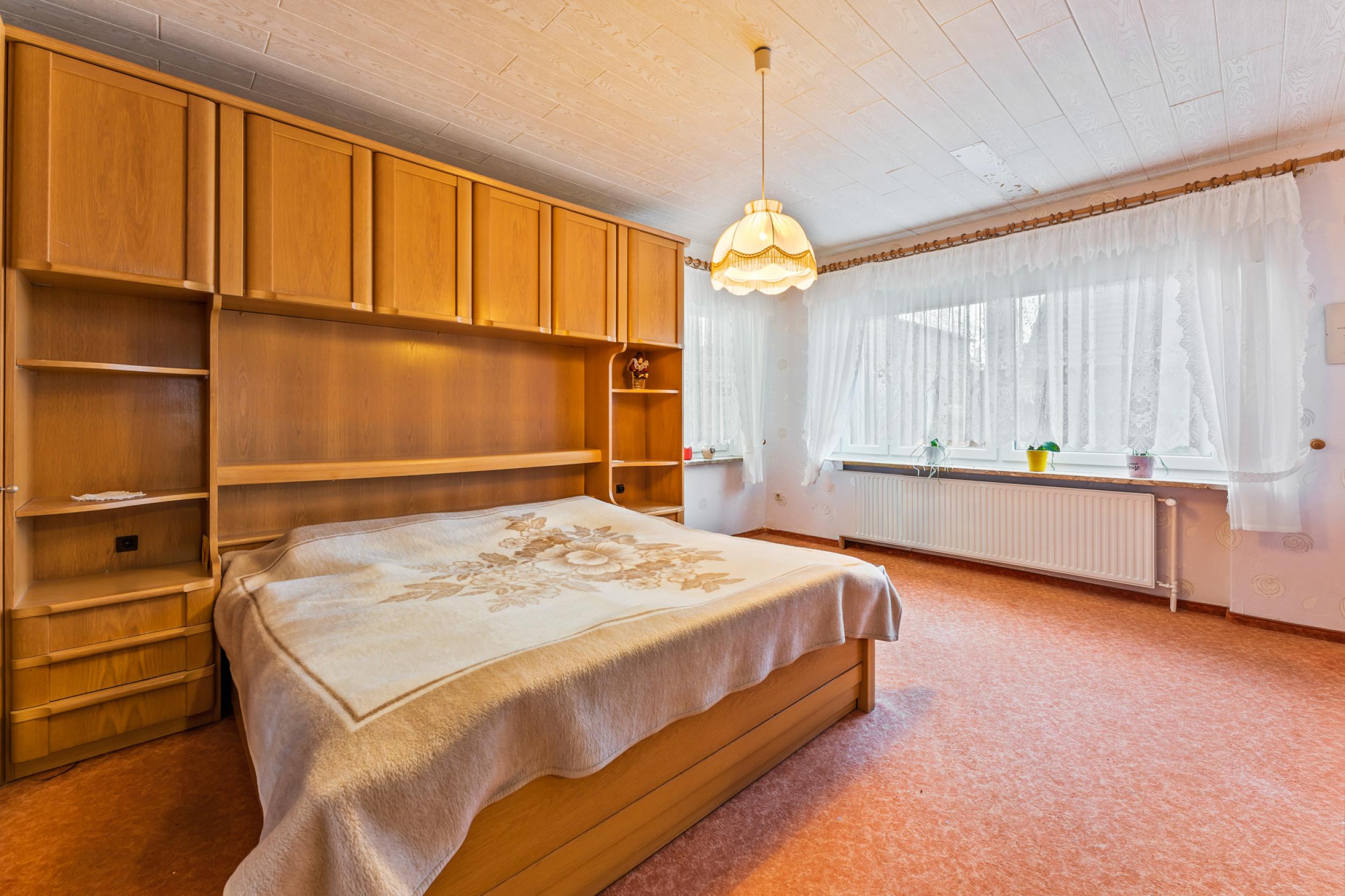 Otterndorf - Ein- bis Zweifamilienhaus in der Nähe der Elbemündung - Schlafzimmer Erdgeschoss