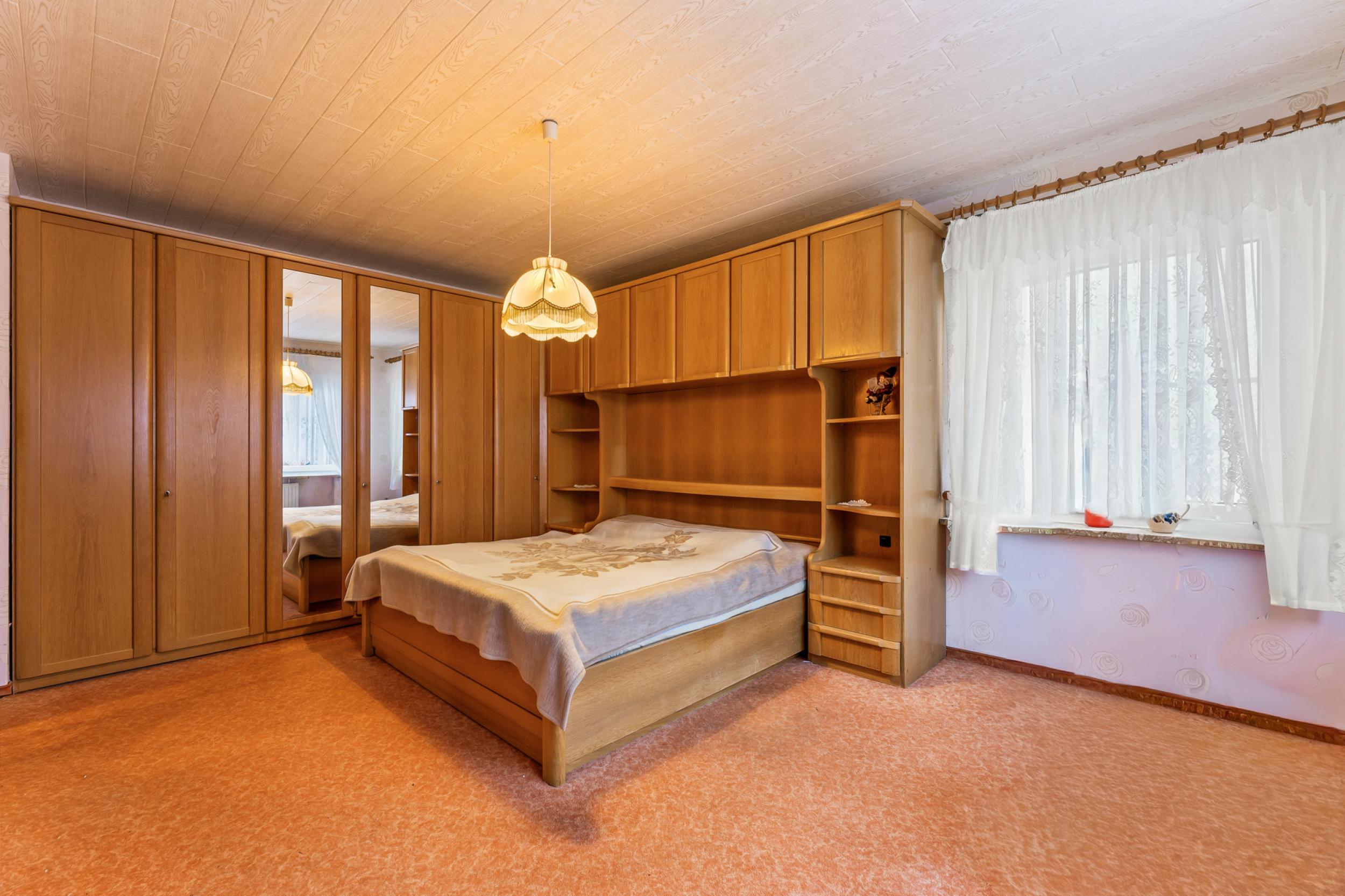 Otterndorf - Ein- bis Zweifamilienhaus in der Nähe der Elbemündung - Schlafzimmer Erdgeschoss