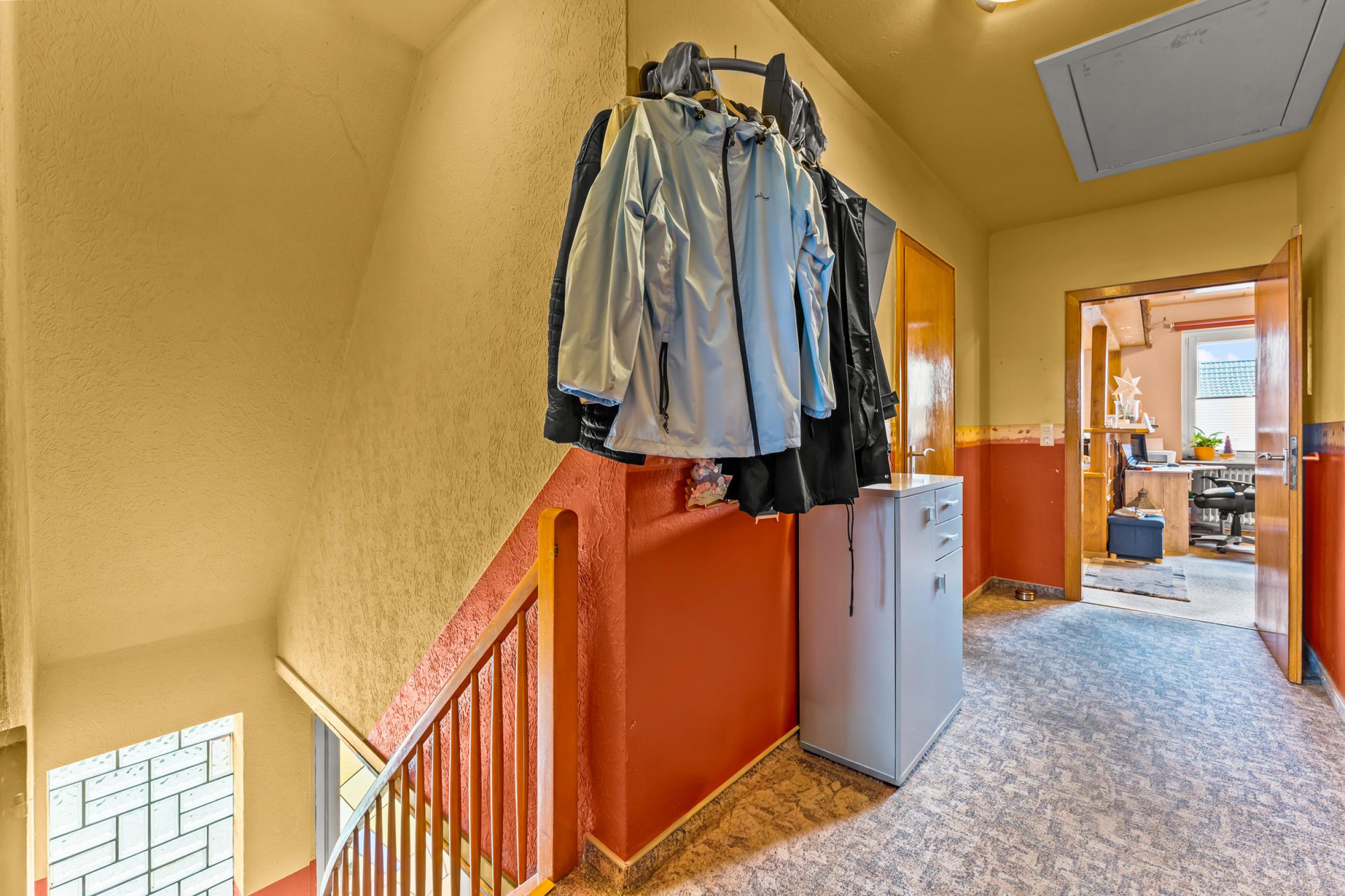 Otterndorf - Ein- bis Zweifamilienhaus in der Nähe der Elbemündung - Flur Dachgeschoss