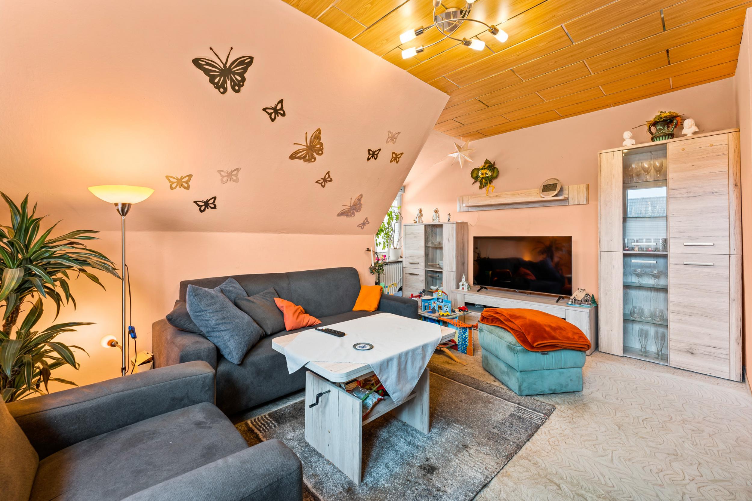 Otterndorf - Ein- bis Zweifamilienhaus in der Nähe der Elbemündung - Wohnzimmer Dachgeschoss