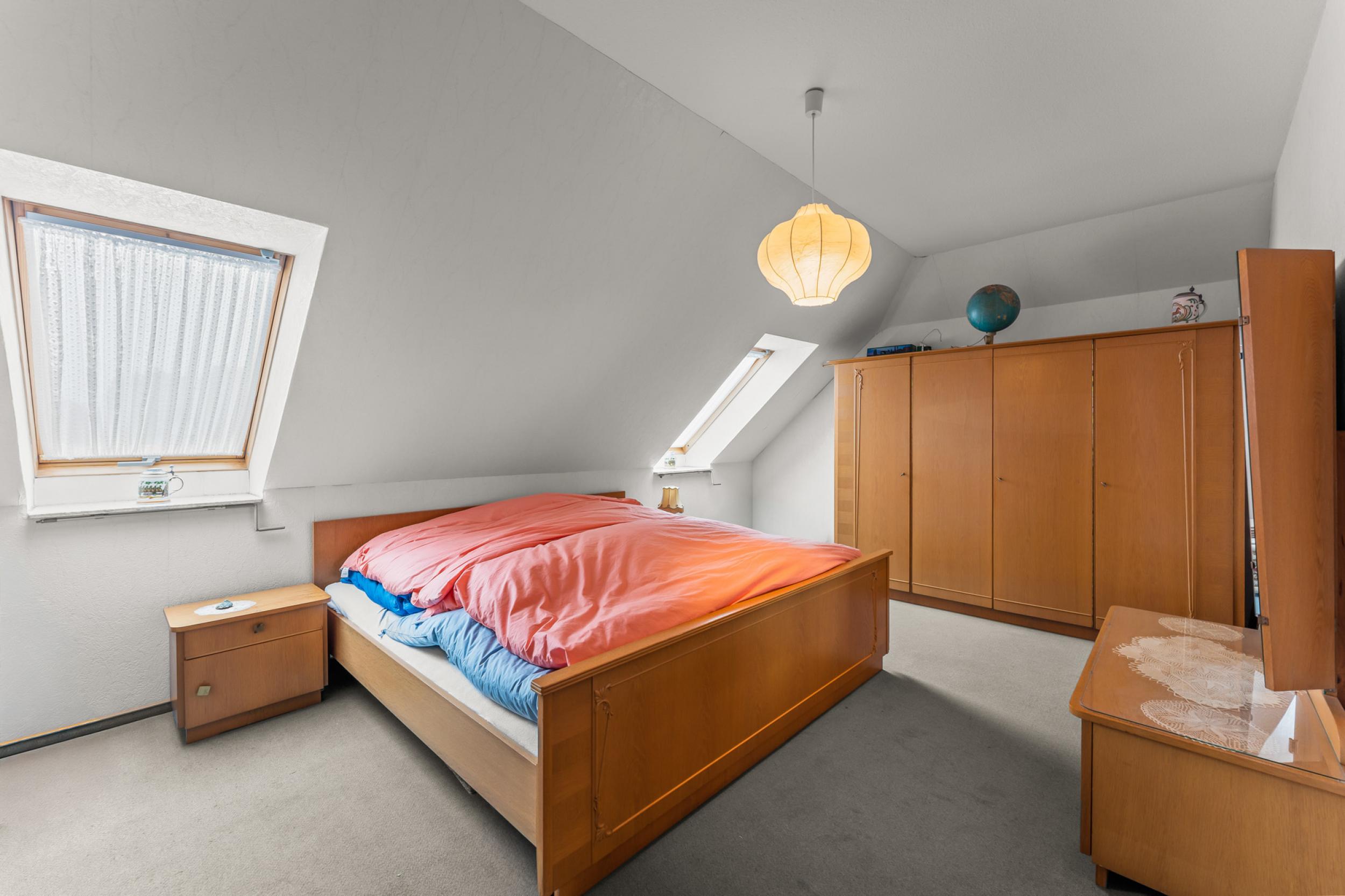 Bokel - Repräsentativer Winkelbungalow in ruhiger Wohnlage – ein Zuhause zum Wohlfühlen - Kinderzimmer Dachgeschoss