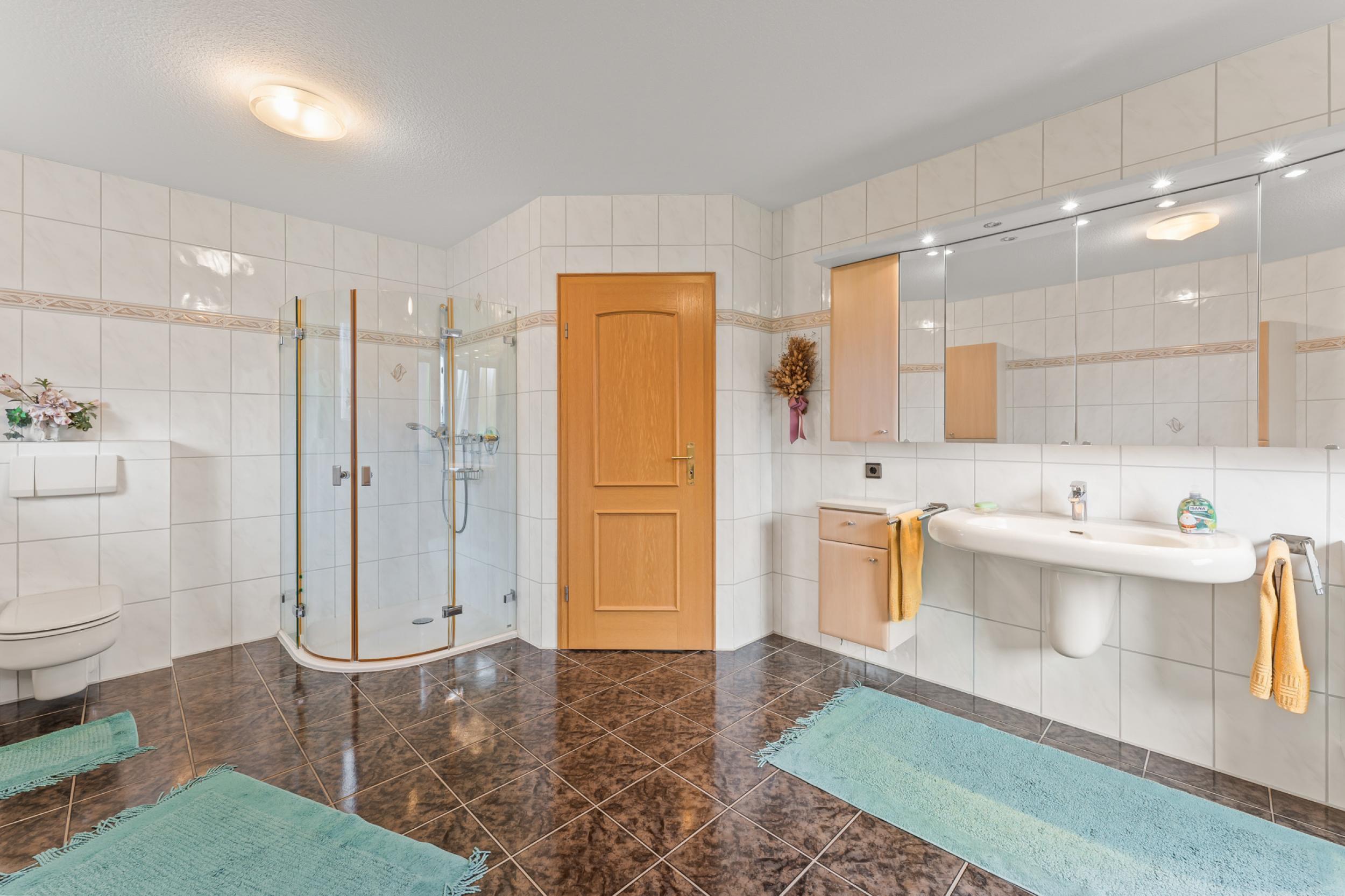 Bokel - Repräsentativer Winkelbungalow in ruhiger Wohnlage – ein Zuhause zum Wohlfühlen - Badezimmer