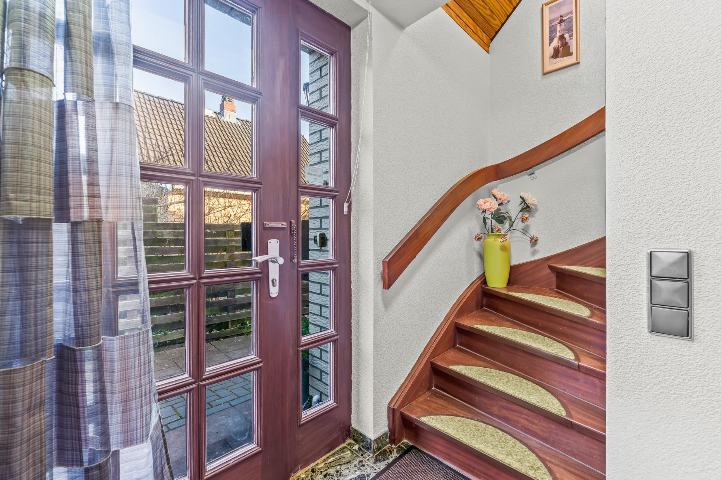 Sahlenburg - Ein- bis Zweifamilienhaus in attraktiver Lage - Windfang