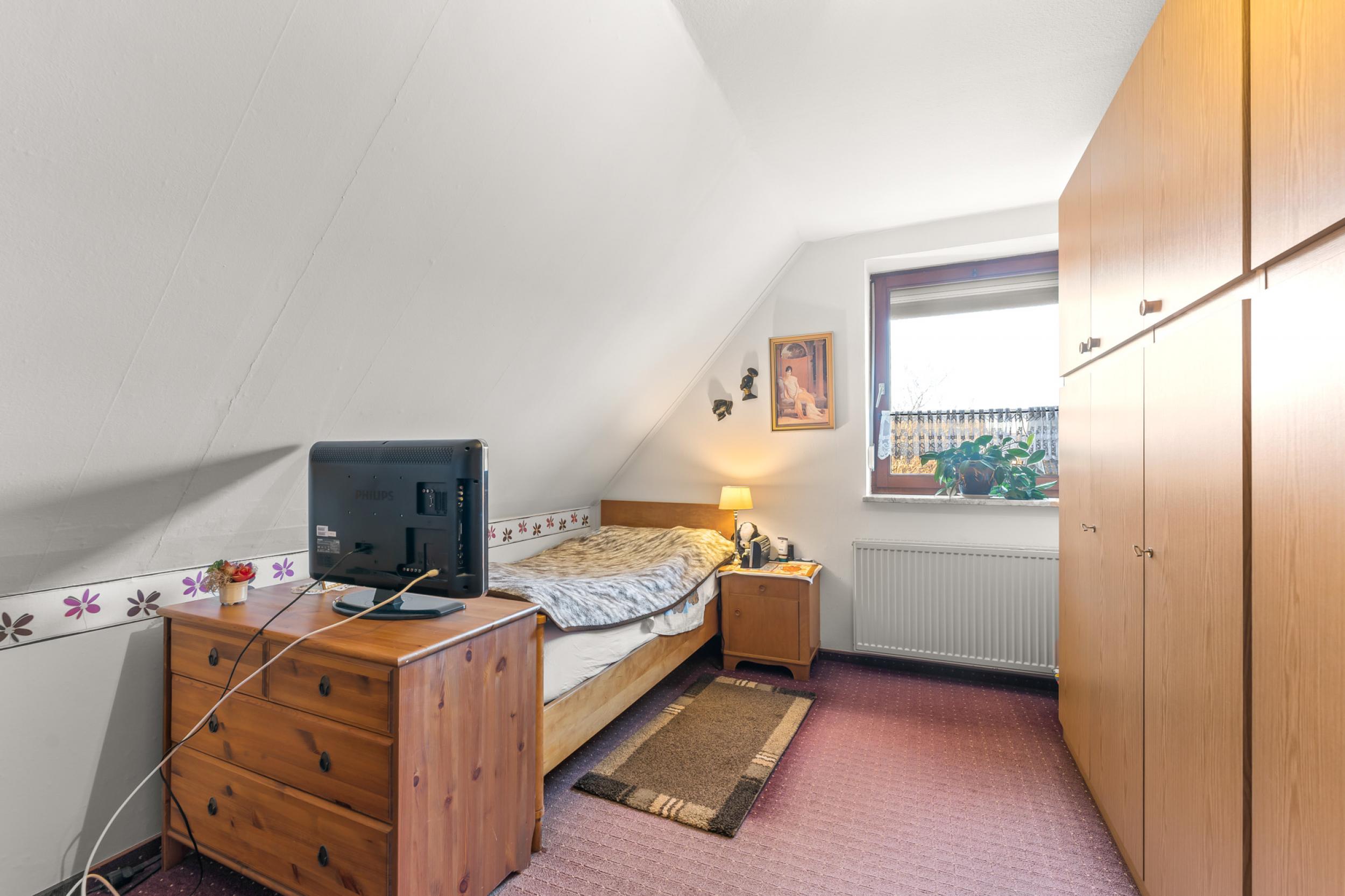 Sahlenburg - Ein- bis Zweifamilienhaus in attraktiver Lage - Schlafzimmer Dachgeschoss